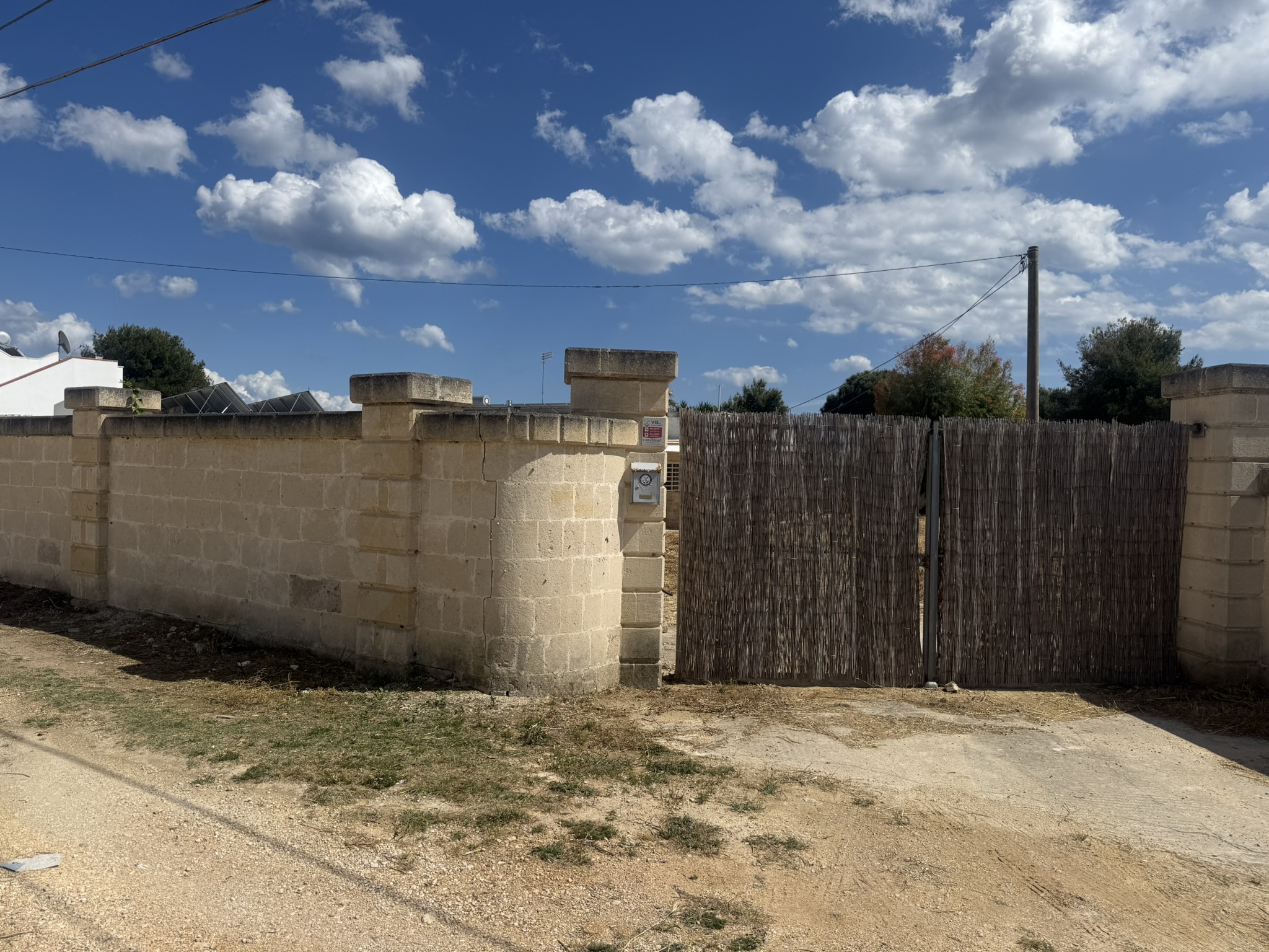 Villa Lea in San Pietro In Bevagna - 1 hectare of land, close to the beach, potential for B&B and Primitivo Vineyards.