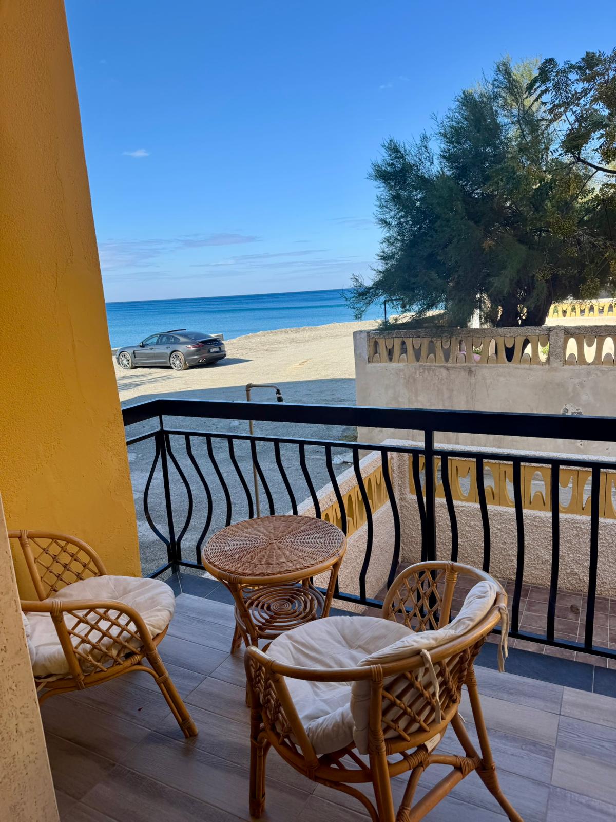 Apartment 125m² Guardia Piemontese - 50m Beach, Terrace, Potential 40m², Close to Terme Luigiane.