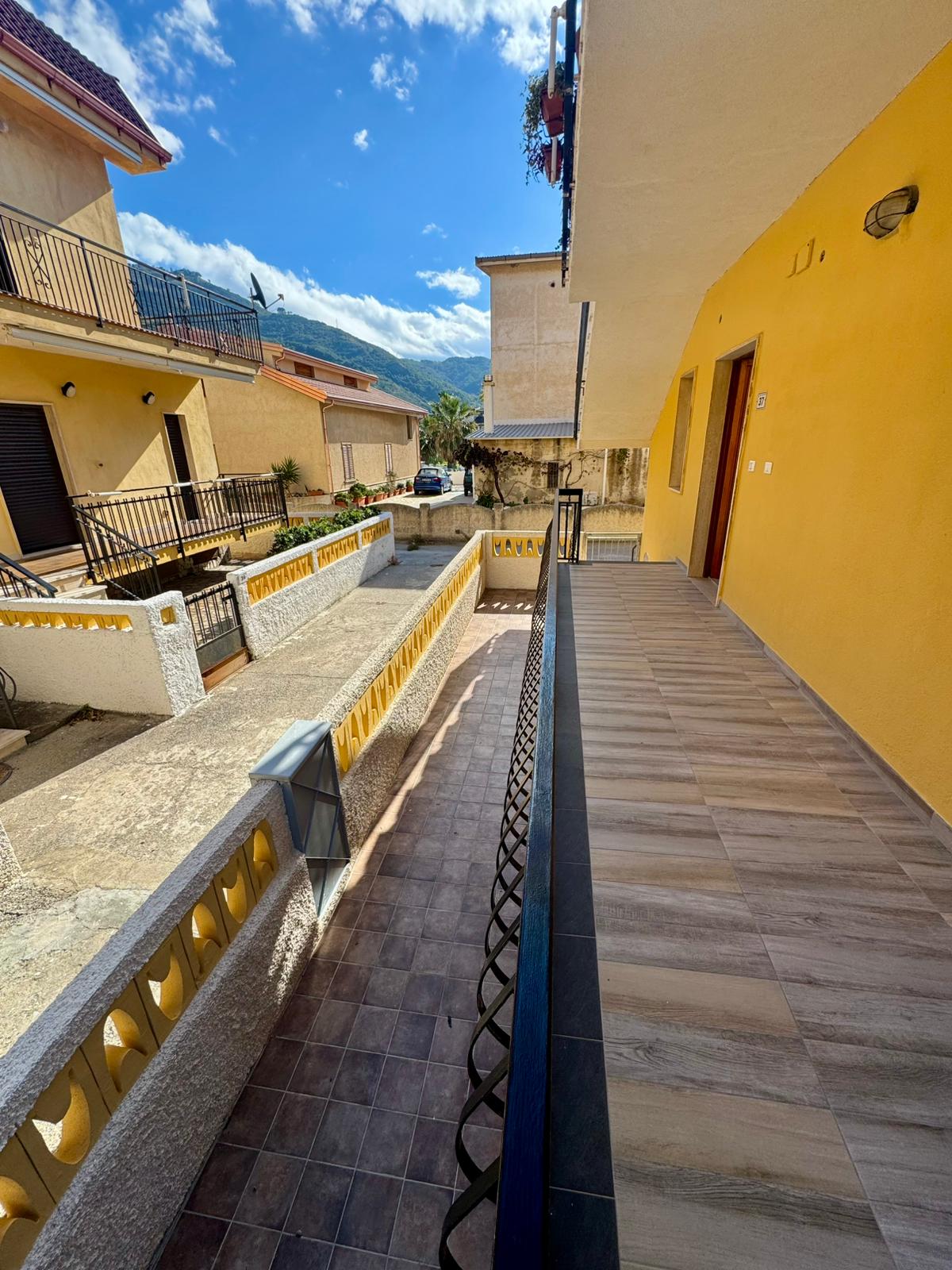 Apartment 125m² Guardia Piemontese - 50m Beach, Terrace, Potential 40m², Close to Terme Luigiane.