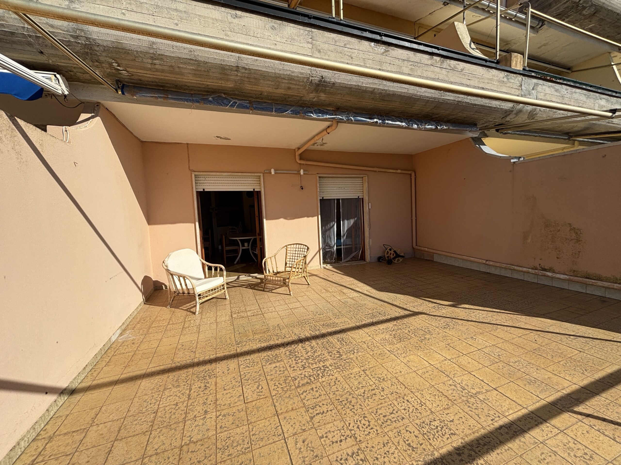 Acquappesa flat - 100m from the Beach, Terrace 30m², Garage with Mezzanine, Guarded Complex.