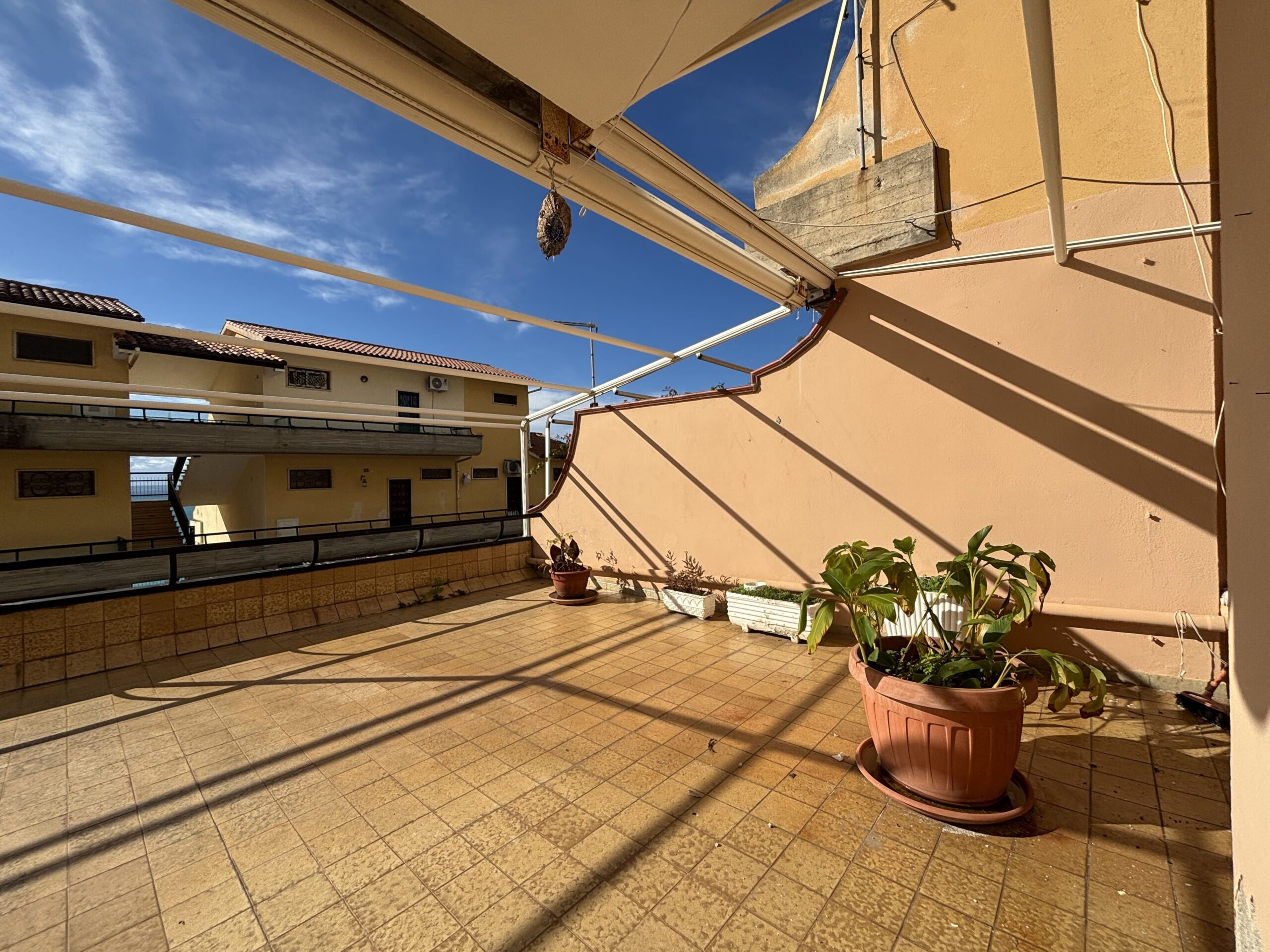 Acquappesa flat - 38m² with 60m² Terrace, View, Sunsets, Close to Terme Luigiane.