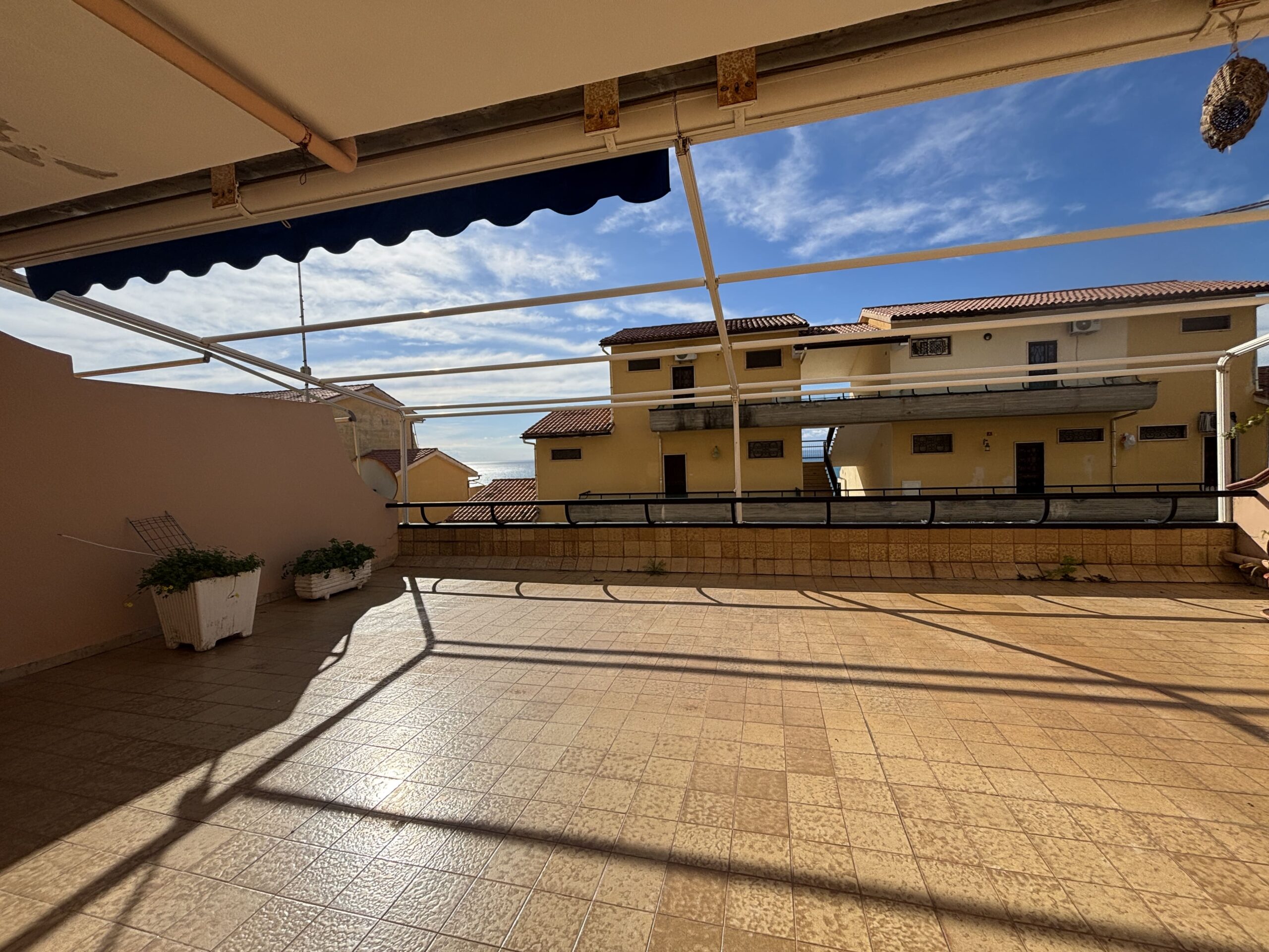 Acquappesa flat - 38m² with 60m² Terrace, View, Sunsets, Close to Terme Luigiane.