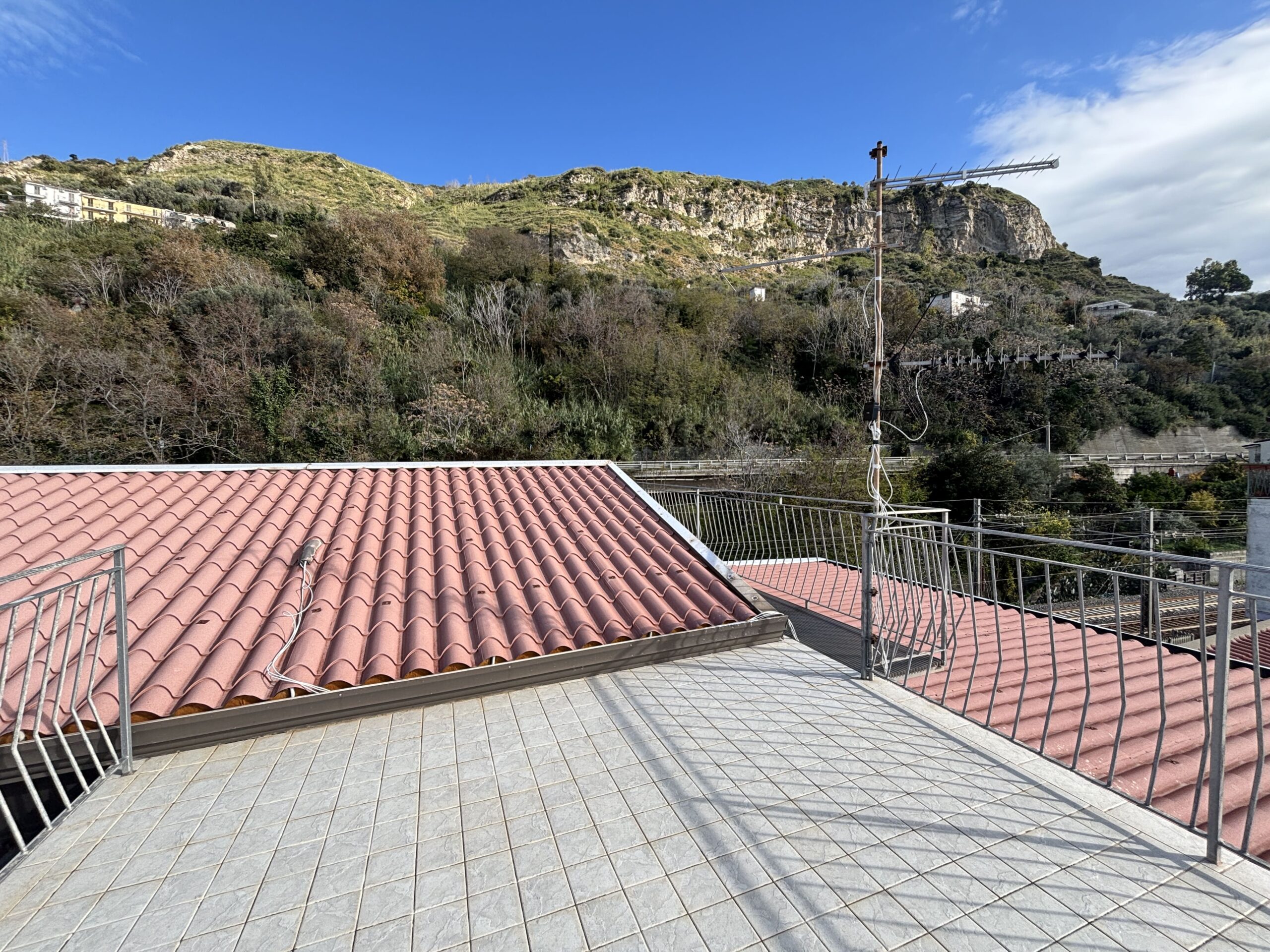 Acquappesa 95m² Apartment - Ready to Move In, Marble, 6 Rooms, Elevated Ground Floor.