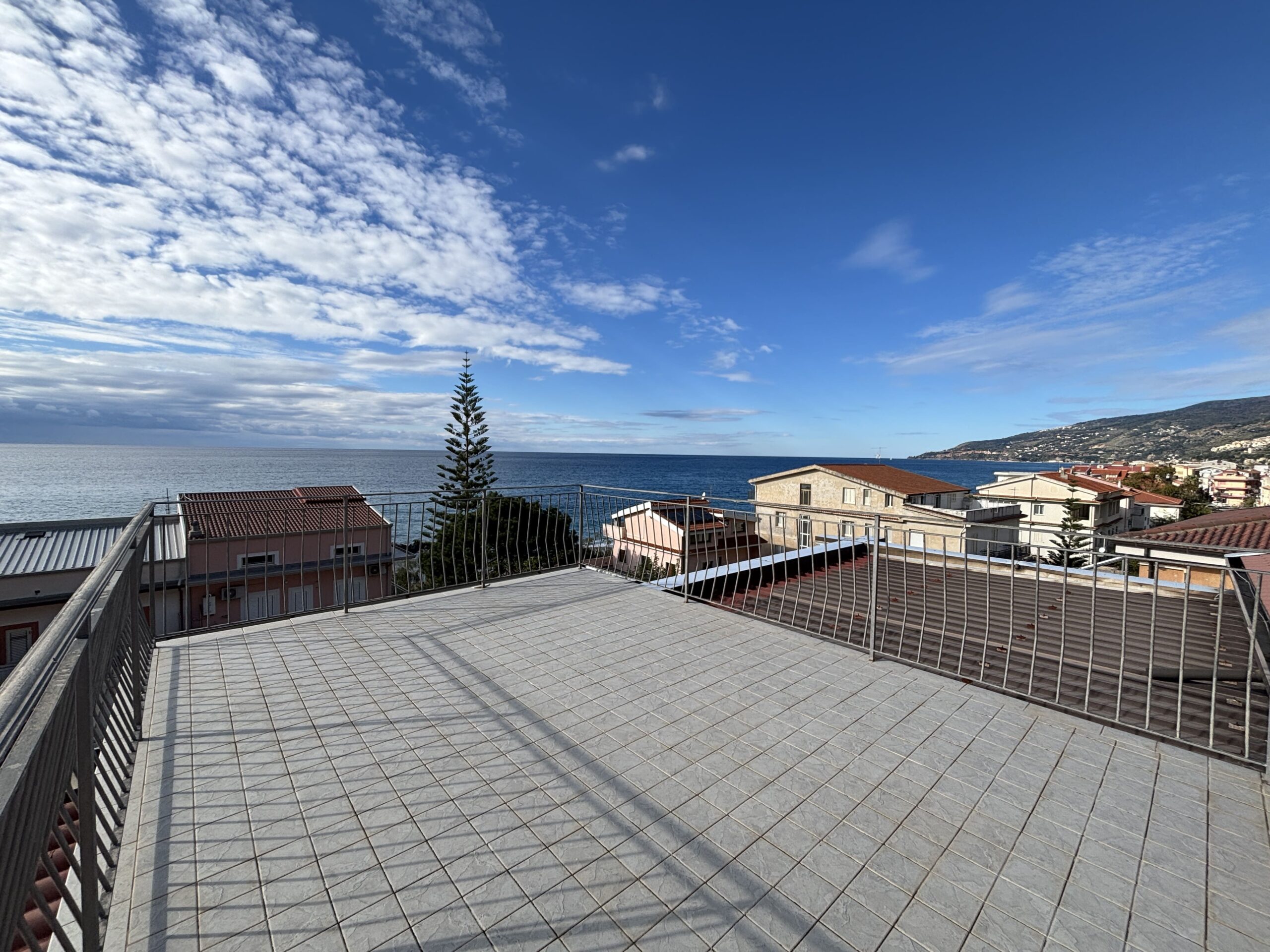 Acquappesa 95m² Apartment - Ready to Move In, Marble, 6 Rooms, Elevated Ground Floor.