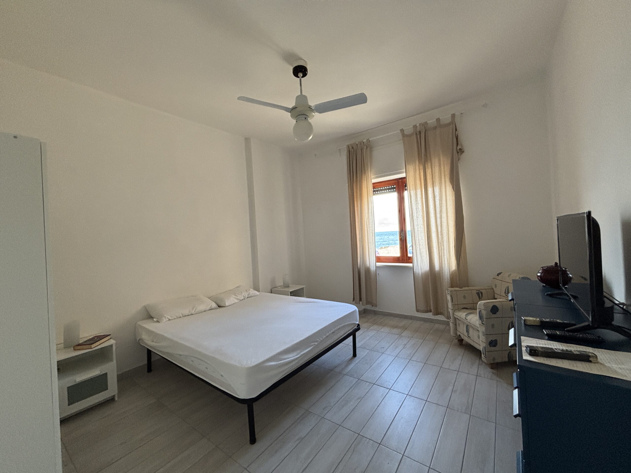 Apartment 125m² Guardia Piemontese - 50m Beach, Terrace, Potential 40m², Close to Terme Luigiane.