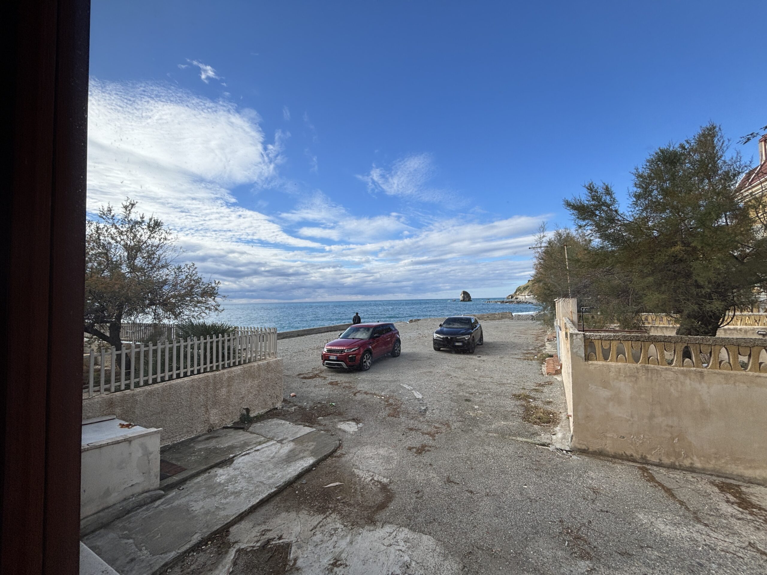 Apartment 125m² Guardia Piemontese - 50m Beach, Terrace, Potential 40m², Close to Terme Luigiane.