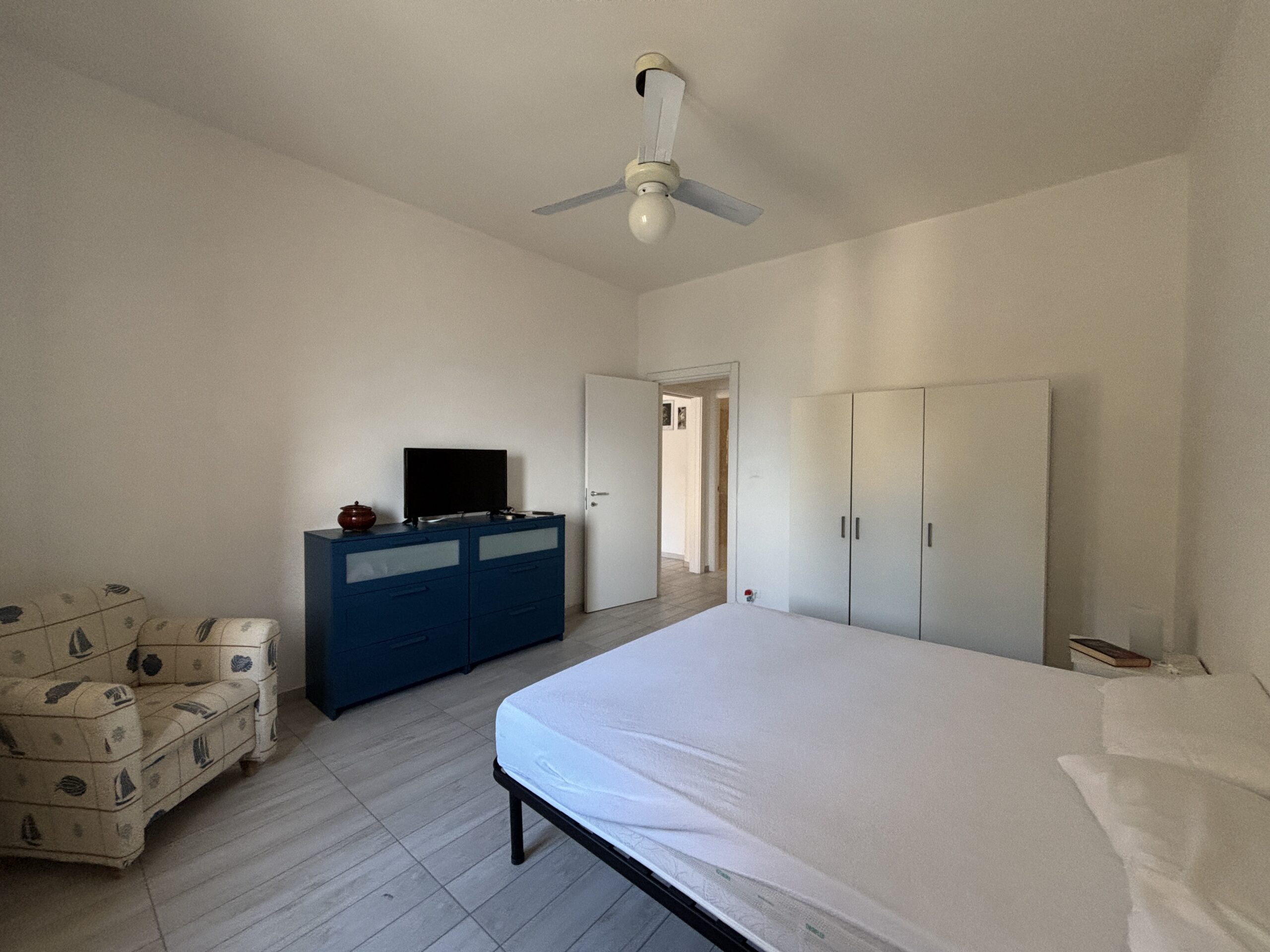 Apartment 125m² Guardia Piemontese - 50m Beach, Terrace, Potential 40m², Close to Terme Luigiane.