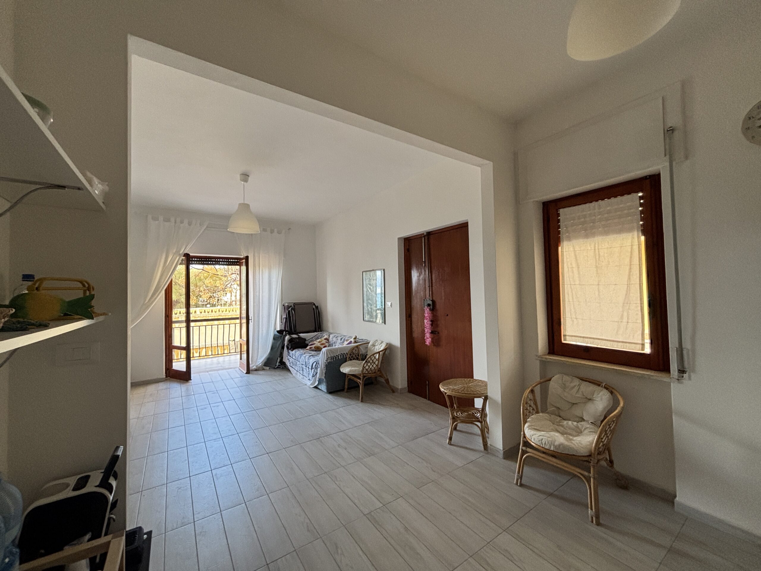 Apartment 125m² Guardia Piemontese - 50m Beach, Terrace, Potential 40m², Close to Terme Luigiane.