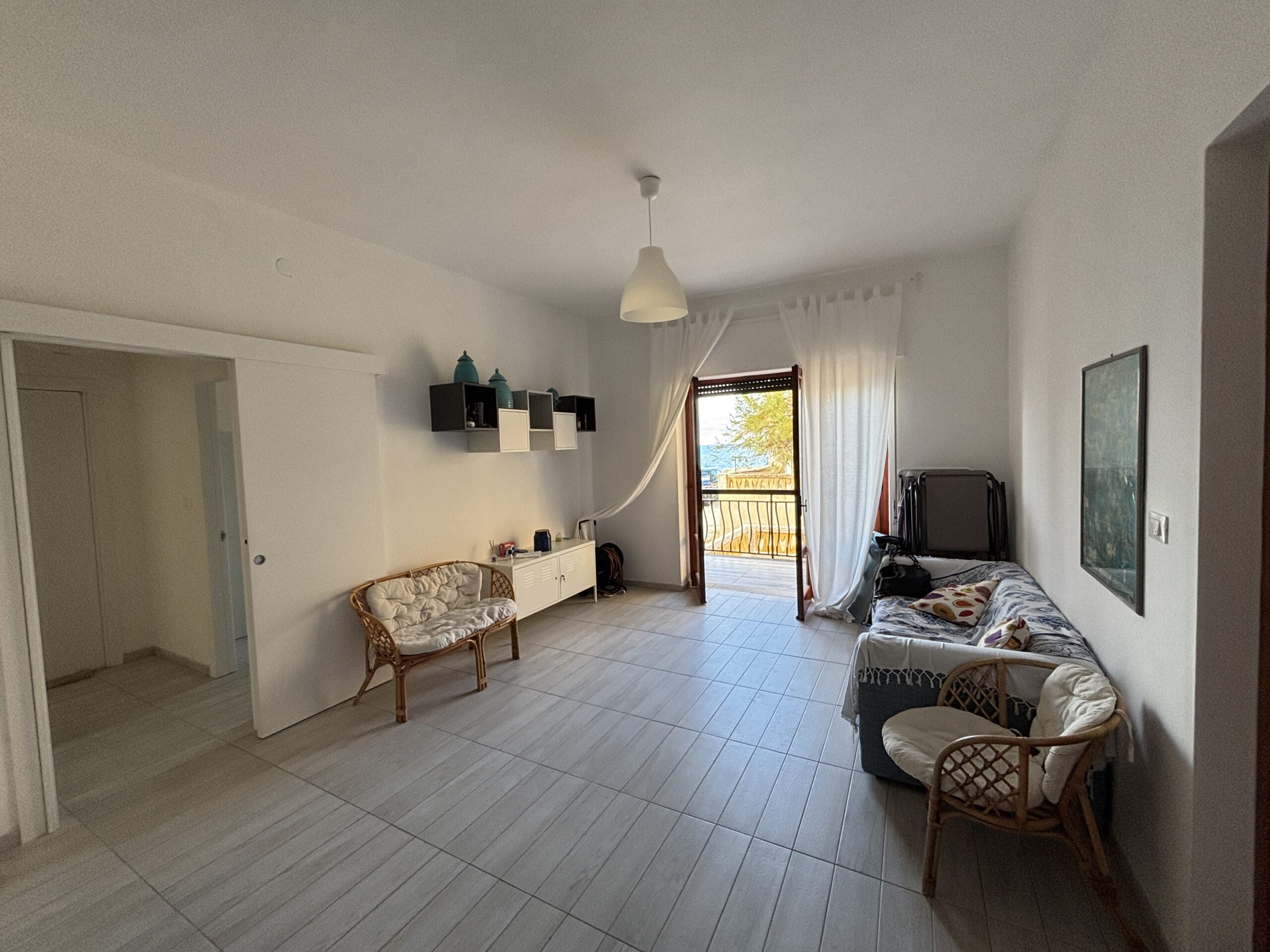 Apartment 125m² Guardia Piemontese - 50m Beach, Terrace, Potential 40m², Close to Terme Luigiane.