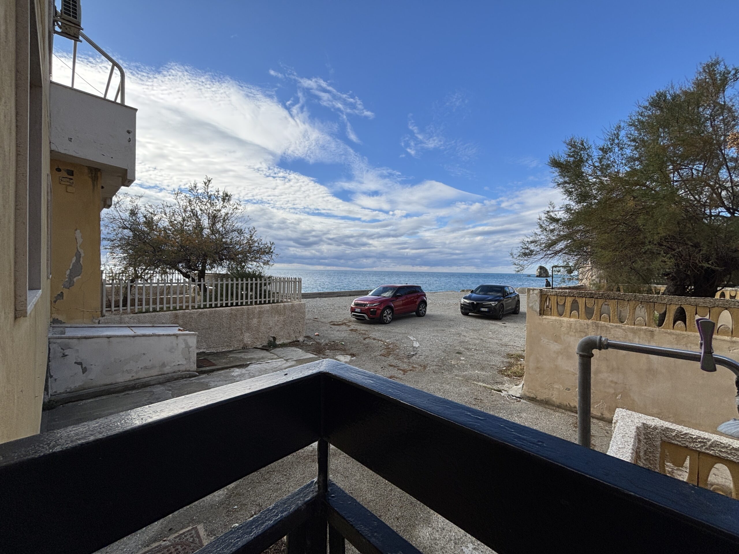 Apartment 125m² Guardia Piemontese - 50m Beach, Terrace, Potential 40m², Close to Terme Luigiane.