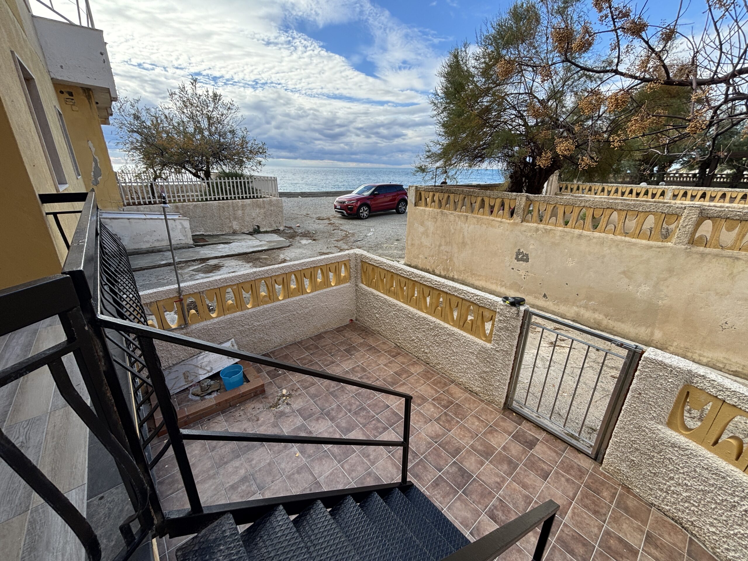 Apartment 125m² Guardia Piemontese - 50m Beach, Terrace, Potential 40m², Close to Terme Luigiane.