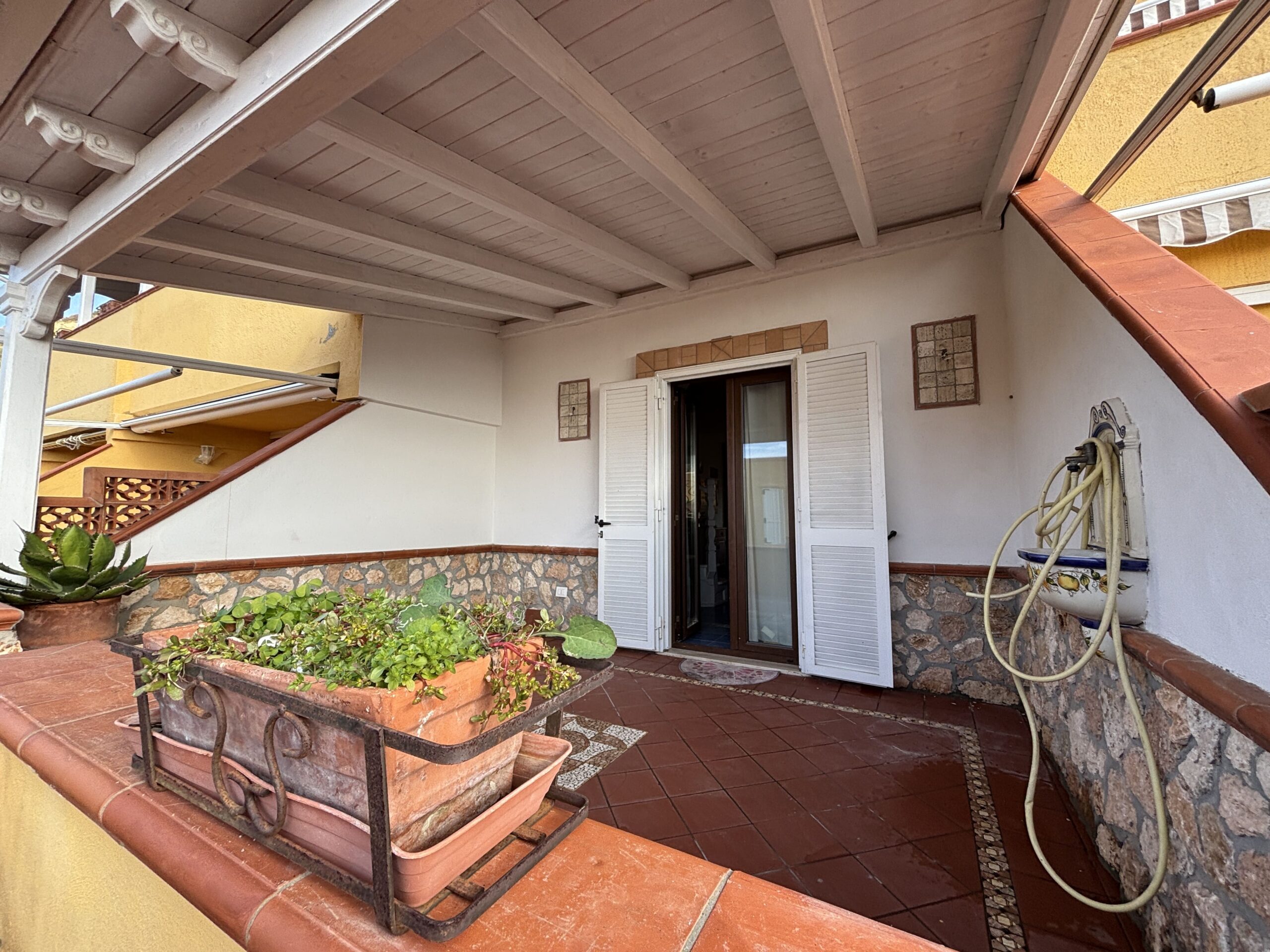 Elegant split-level flat in Belvedere Marittimo.