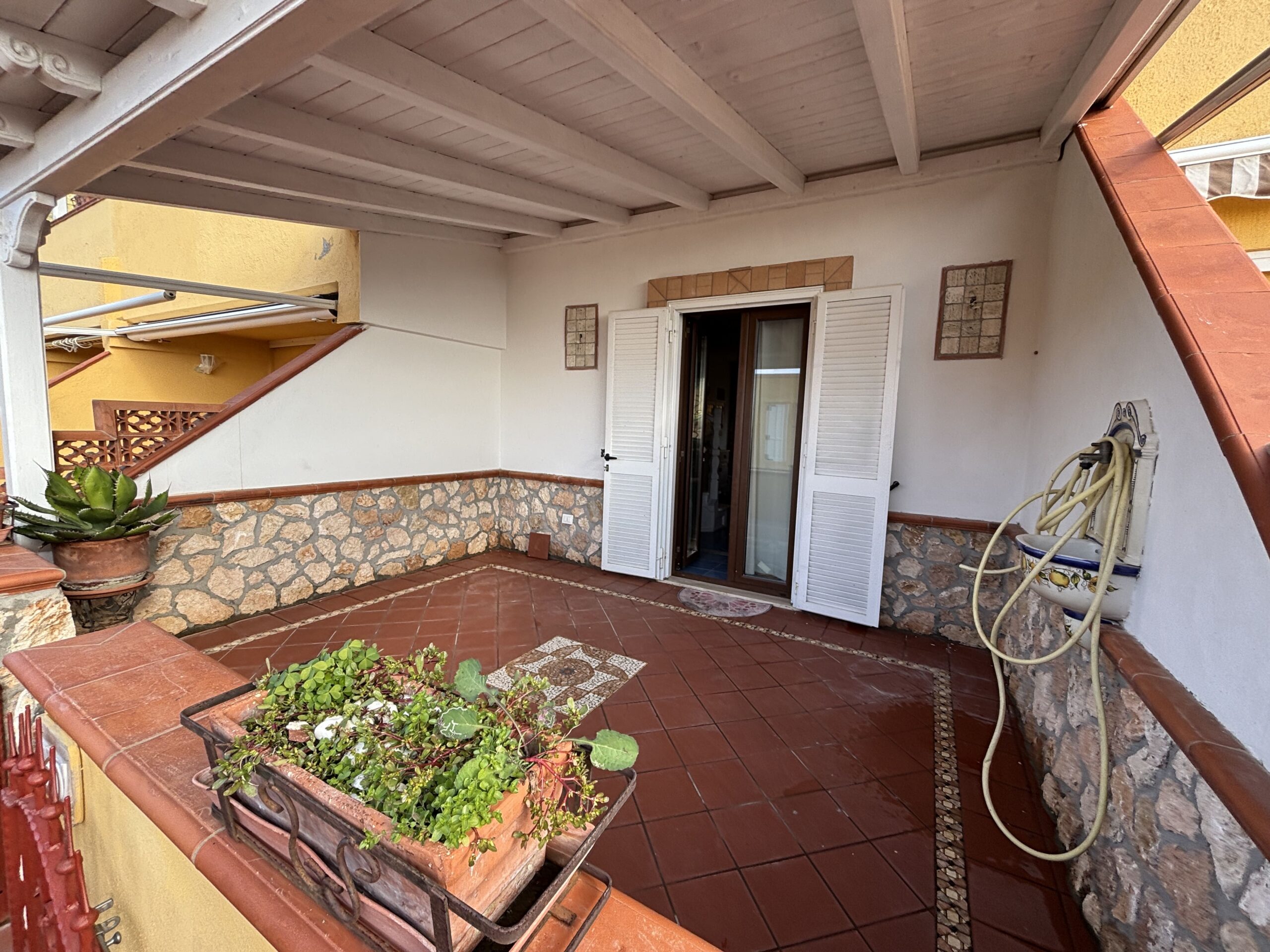 Elegant split-level flat in Belvedere Marittimo.