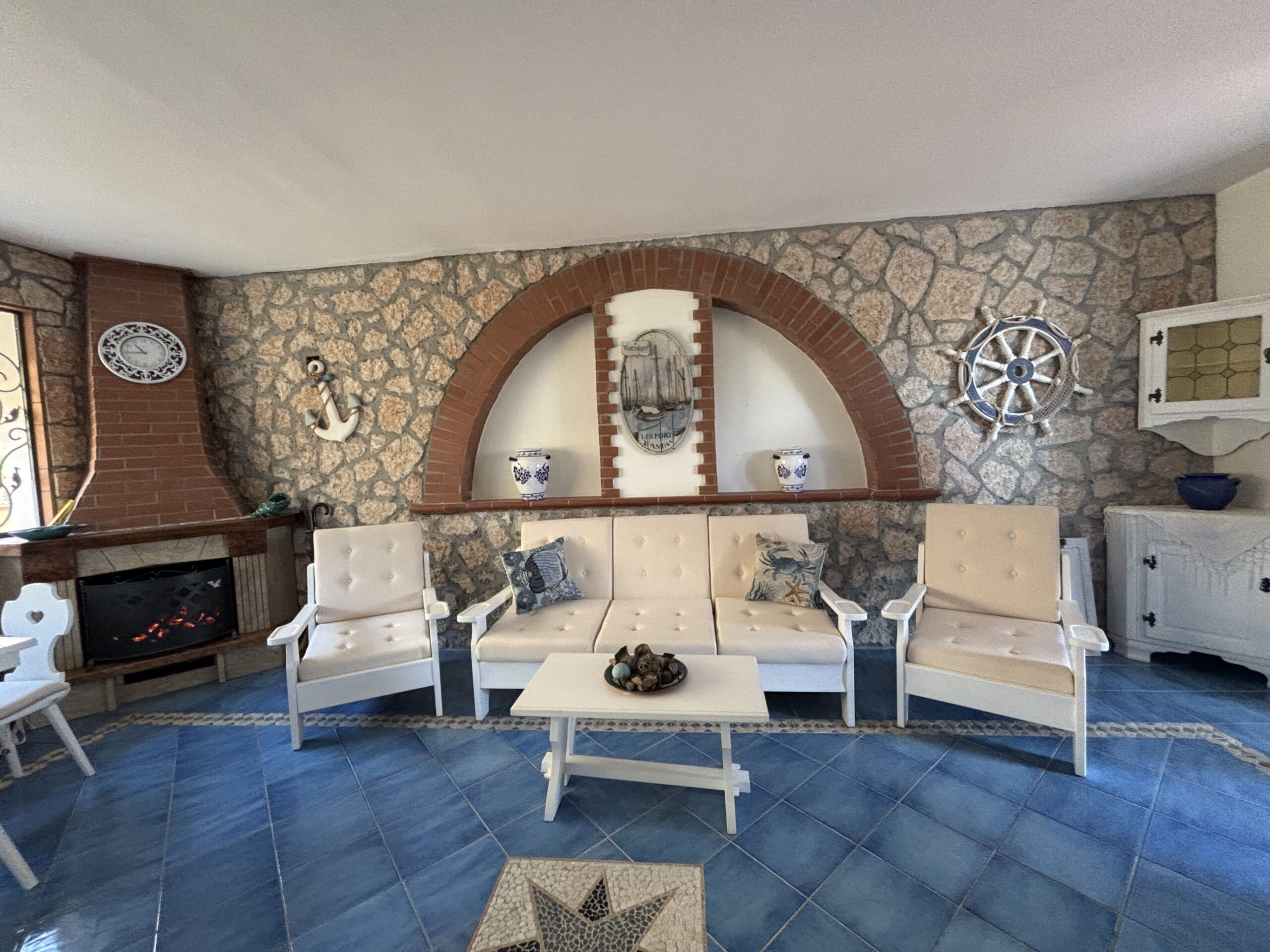 Elegant split-level flat in Belvedere Marittimo.