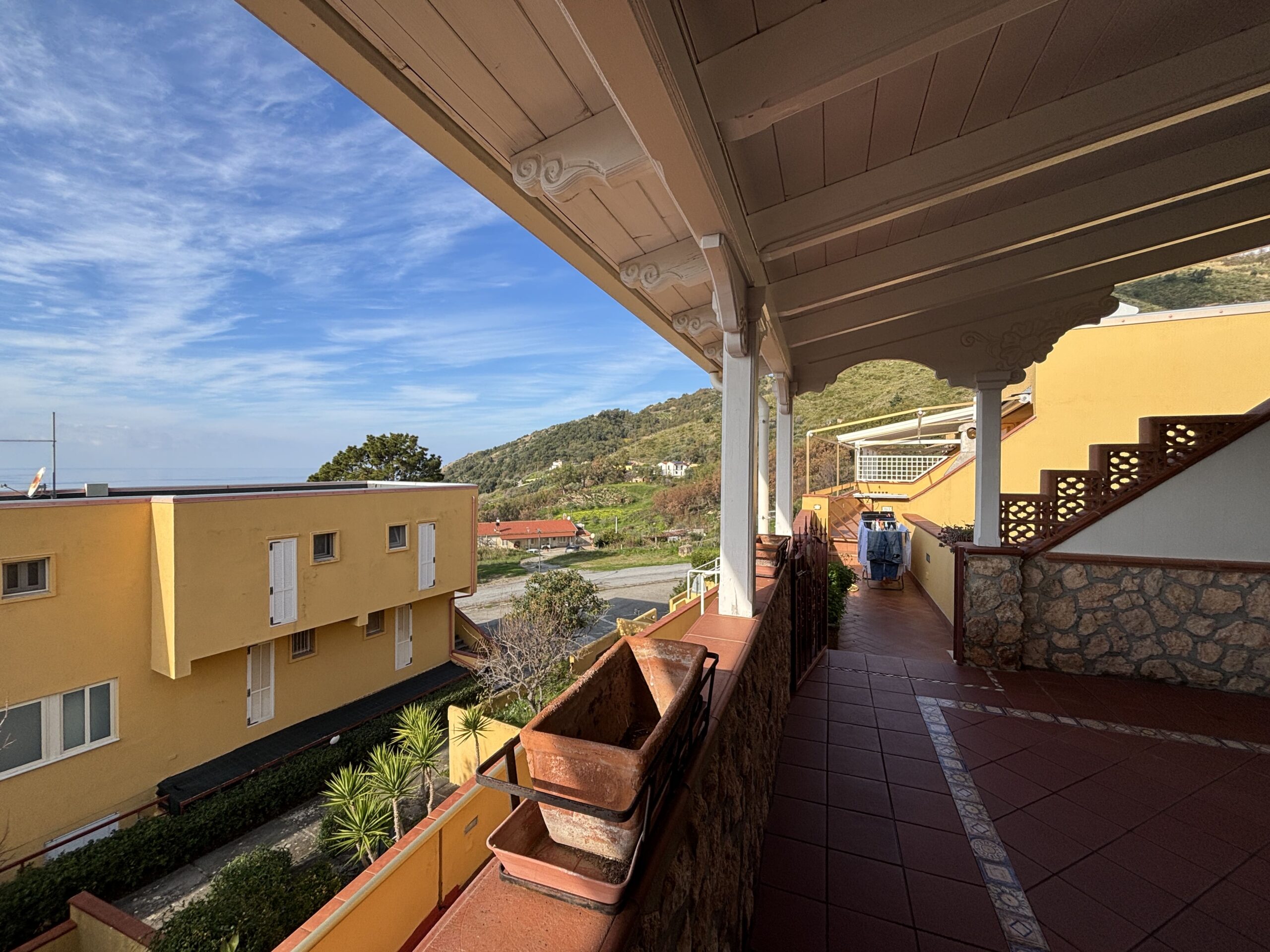 Elegant split-level flat in Belvedere Marittimo.