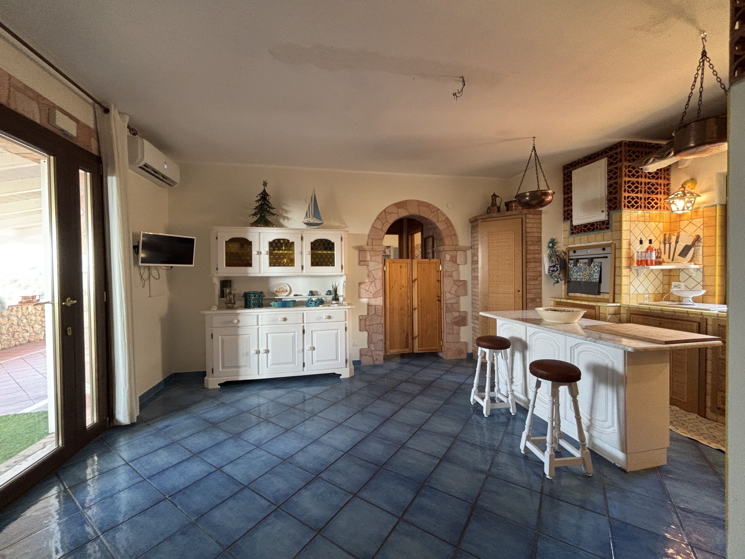 Elegant split-level flat in Belvedere Marittimo.