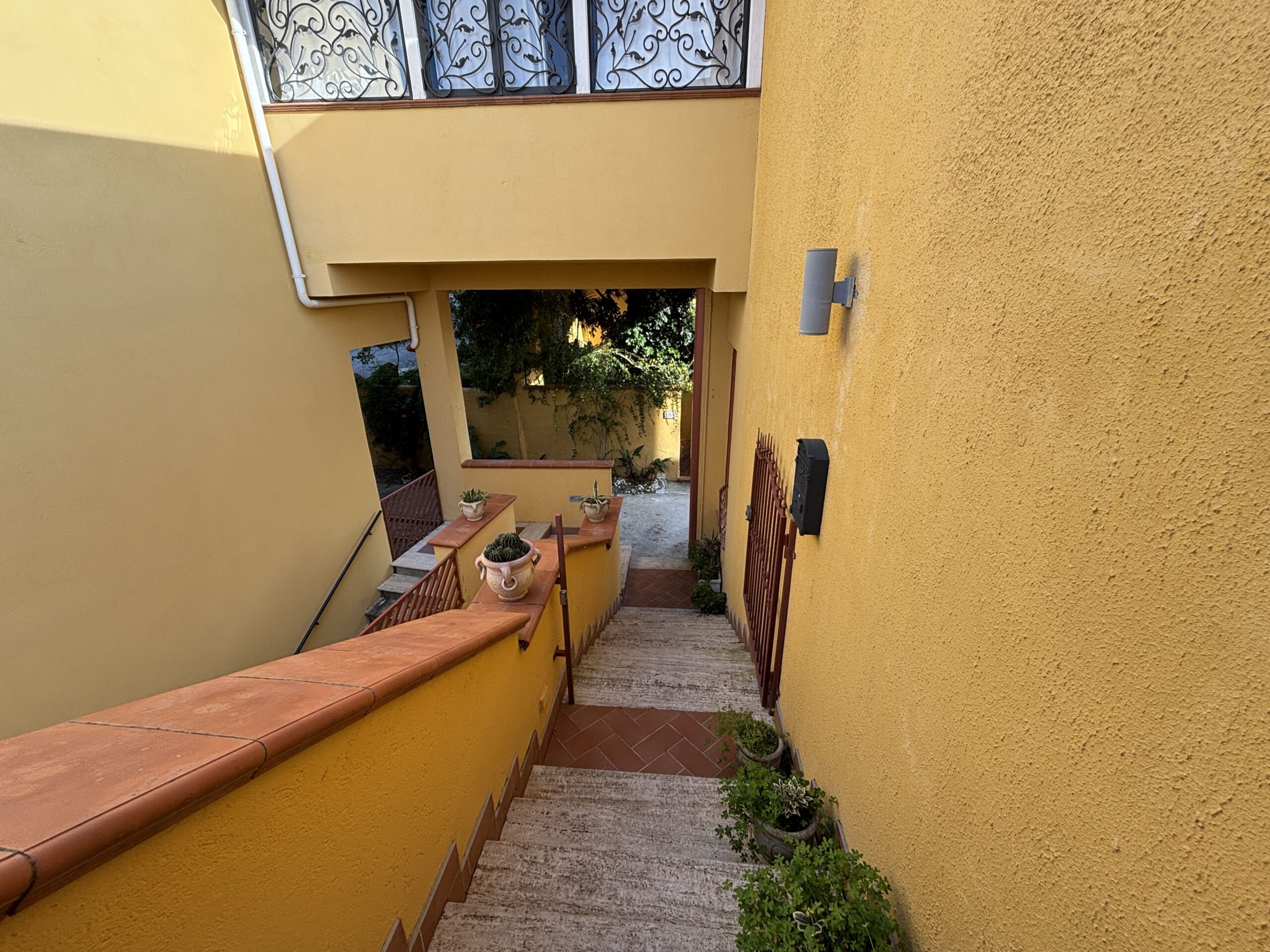 Elegant split-level flat in Belvedere Marittimo.