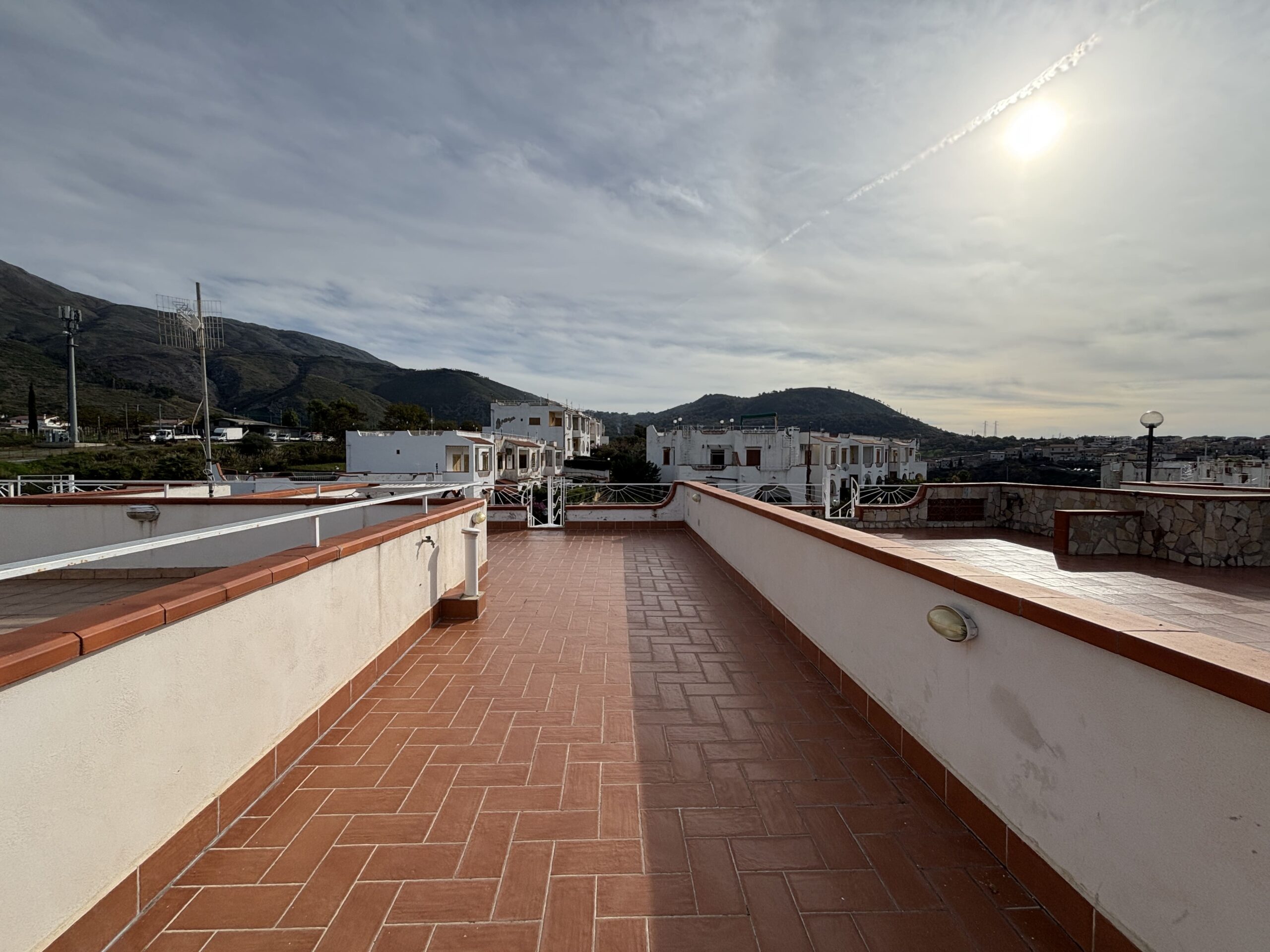 Double-level flat in San Nicola Arcella with sea views.