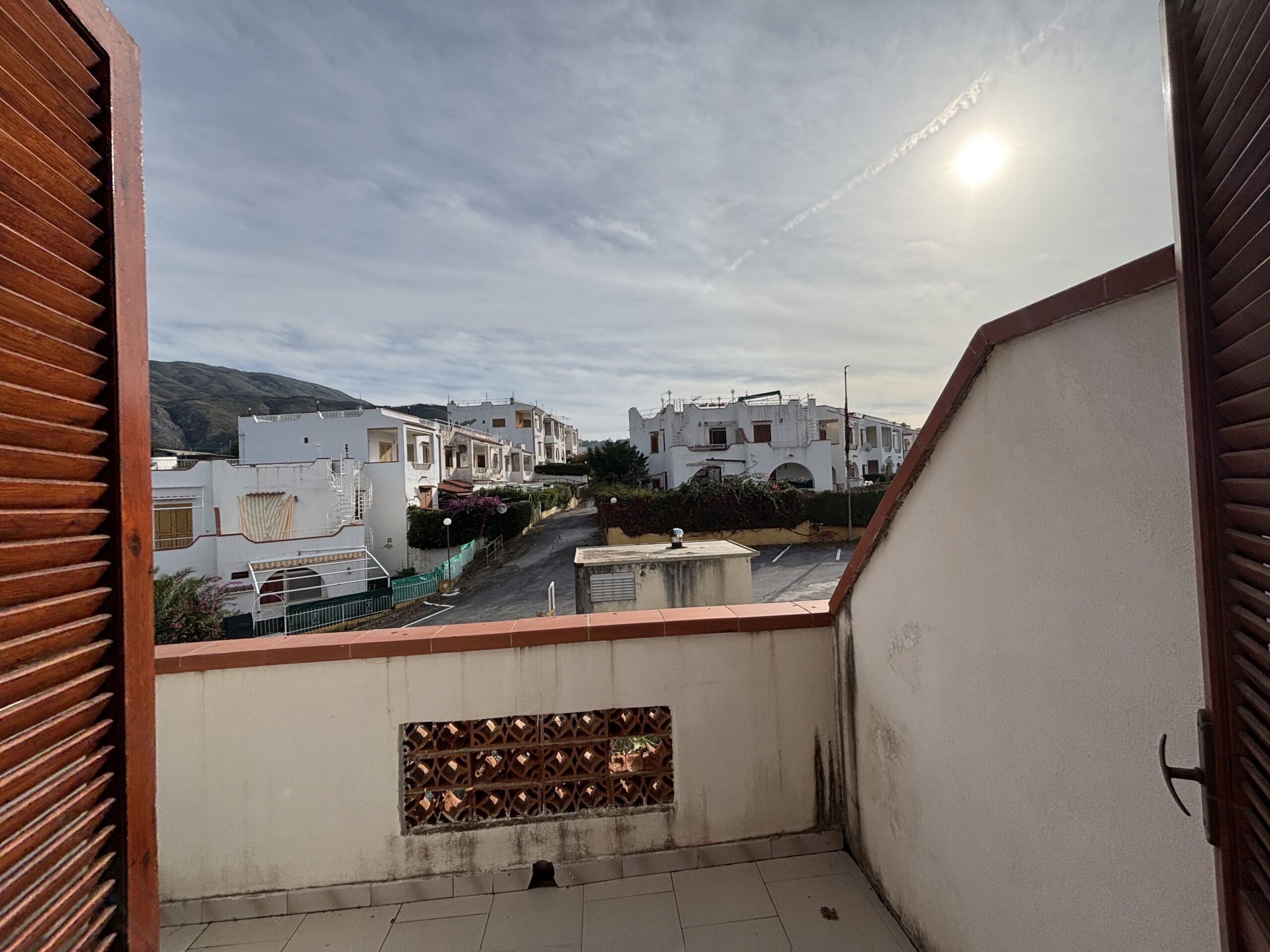 Double-level flat in San Nicola Arcella with sea views.