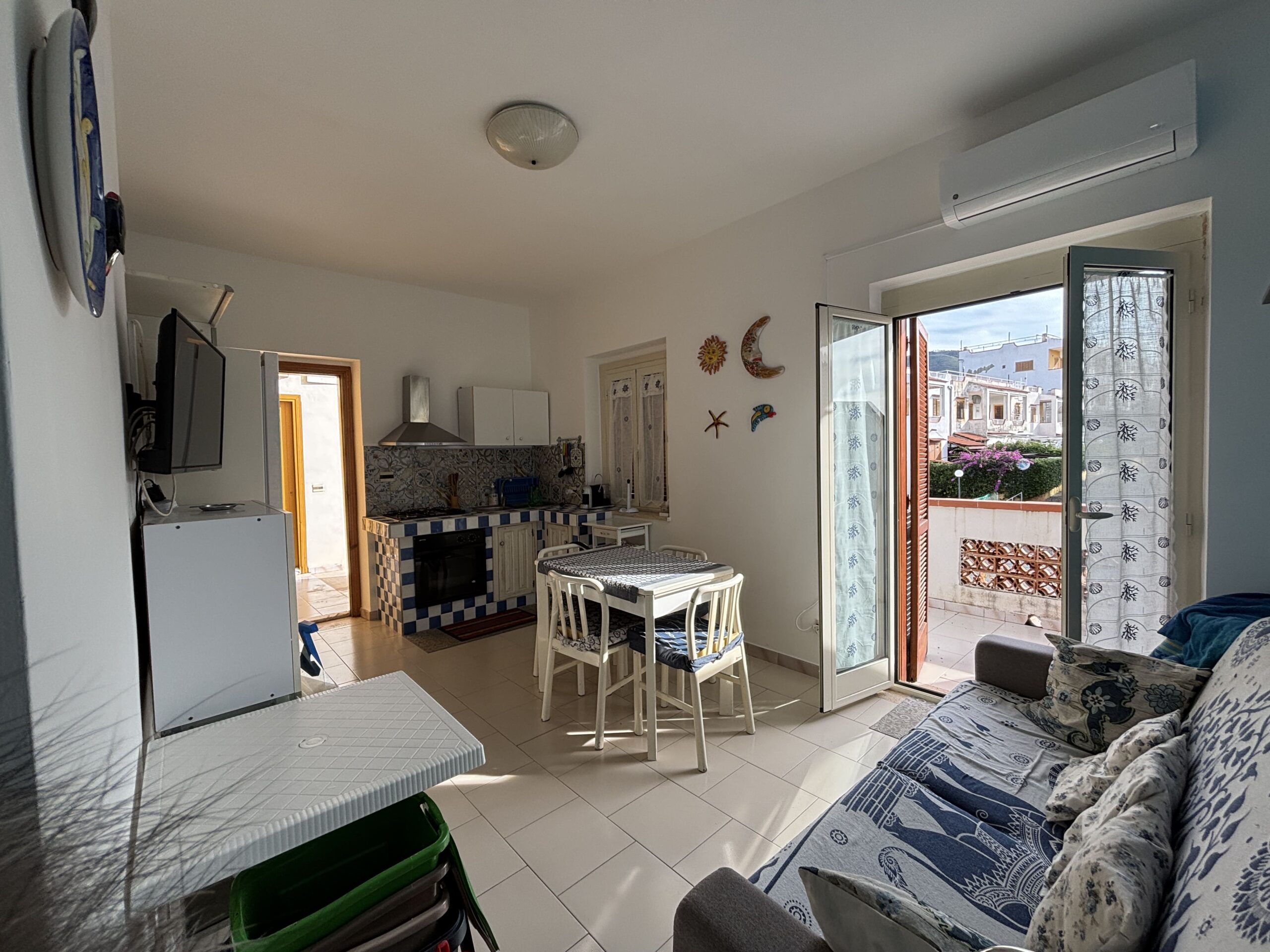 Double-level flat in San Nicola Arcella with sea views.