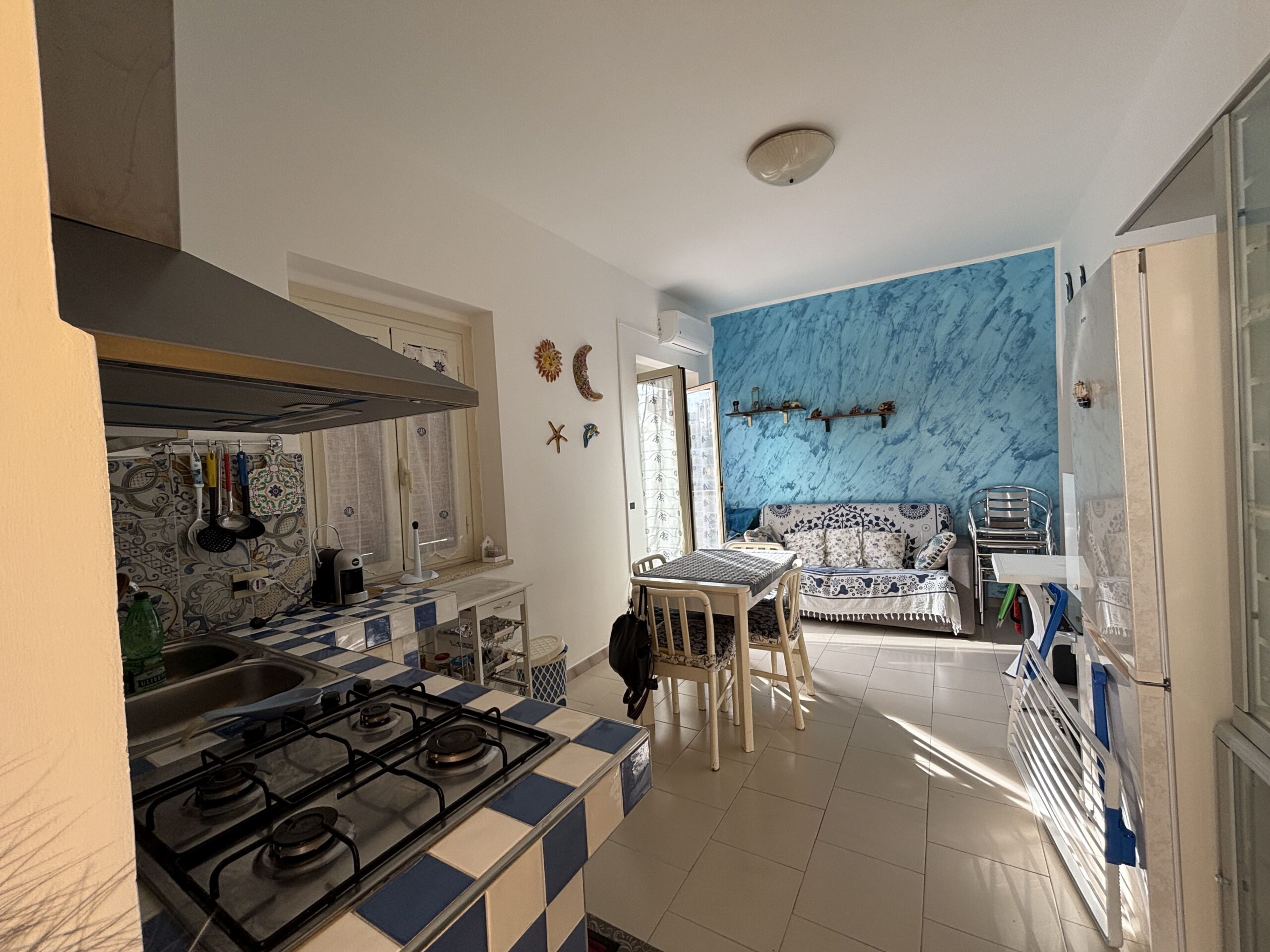 Double-level flat in San Nicola Arcella with sea views.