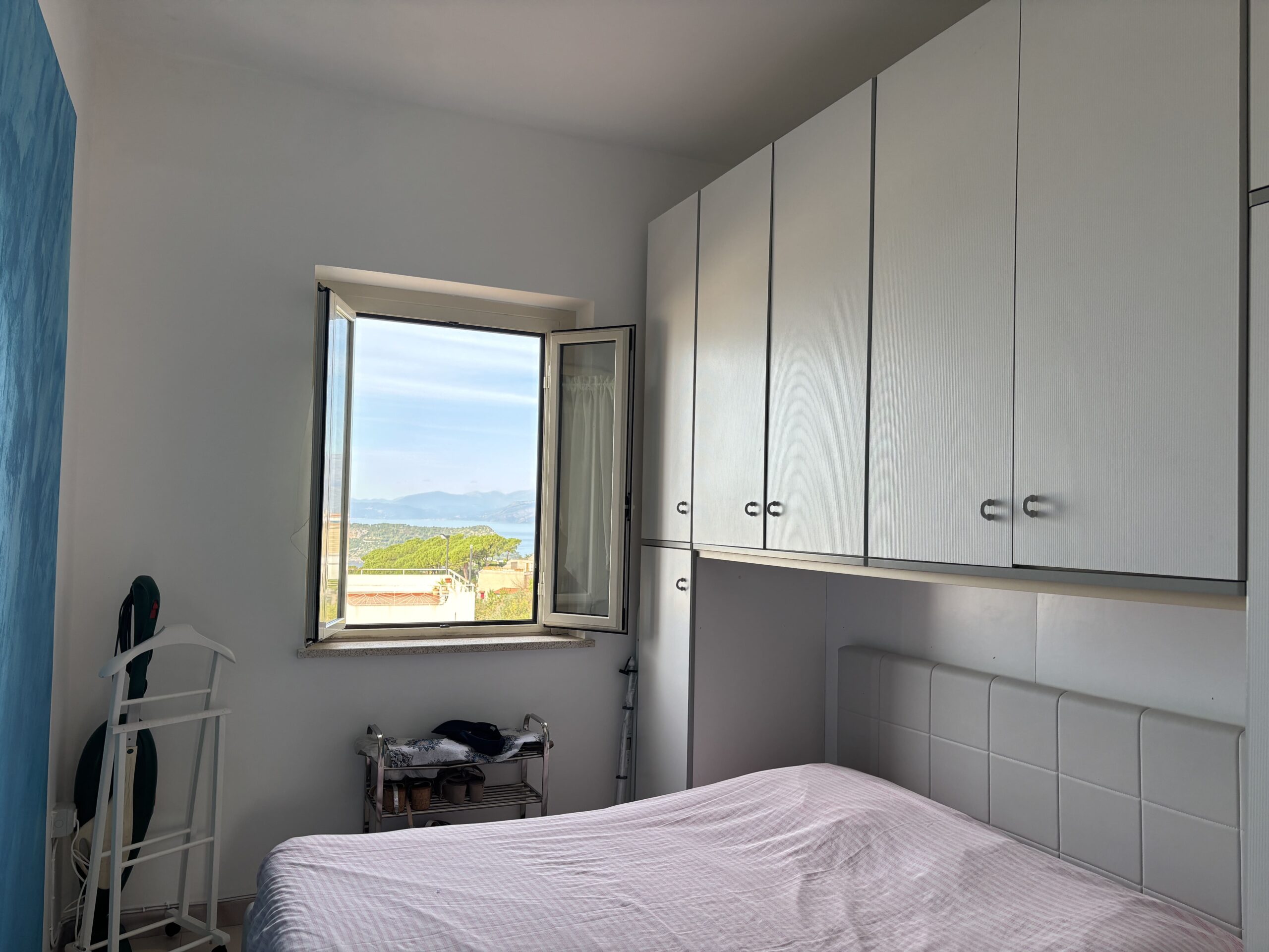 Double-level flat in San Nicola Arcella with sea views.