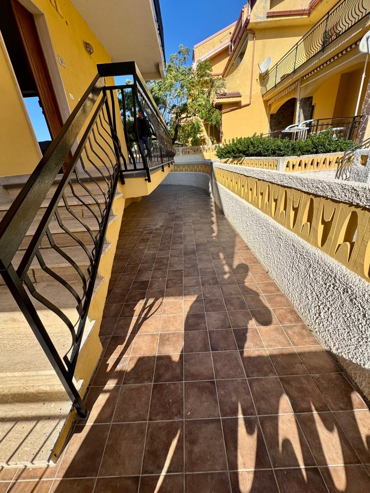 Apartment 125m² Guardia Piemontese - 50m Beach, Terrace, Potential 40m², Close to Terme Luigiane.