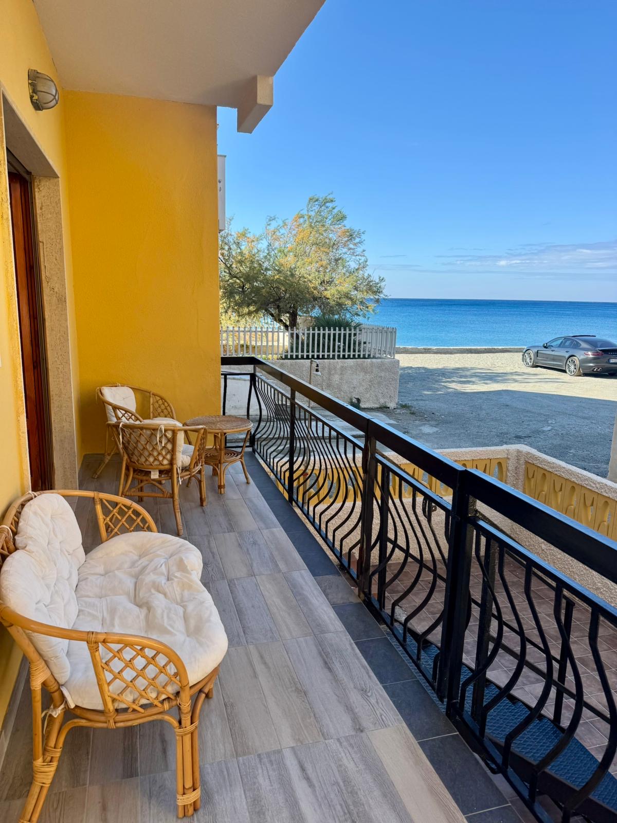 Apartment 125m² Guardia Piemontese - 50m Beach, Terrace, Potential 40m², Close to Terme Luigiane.