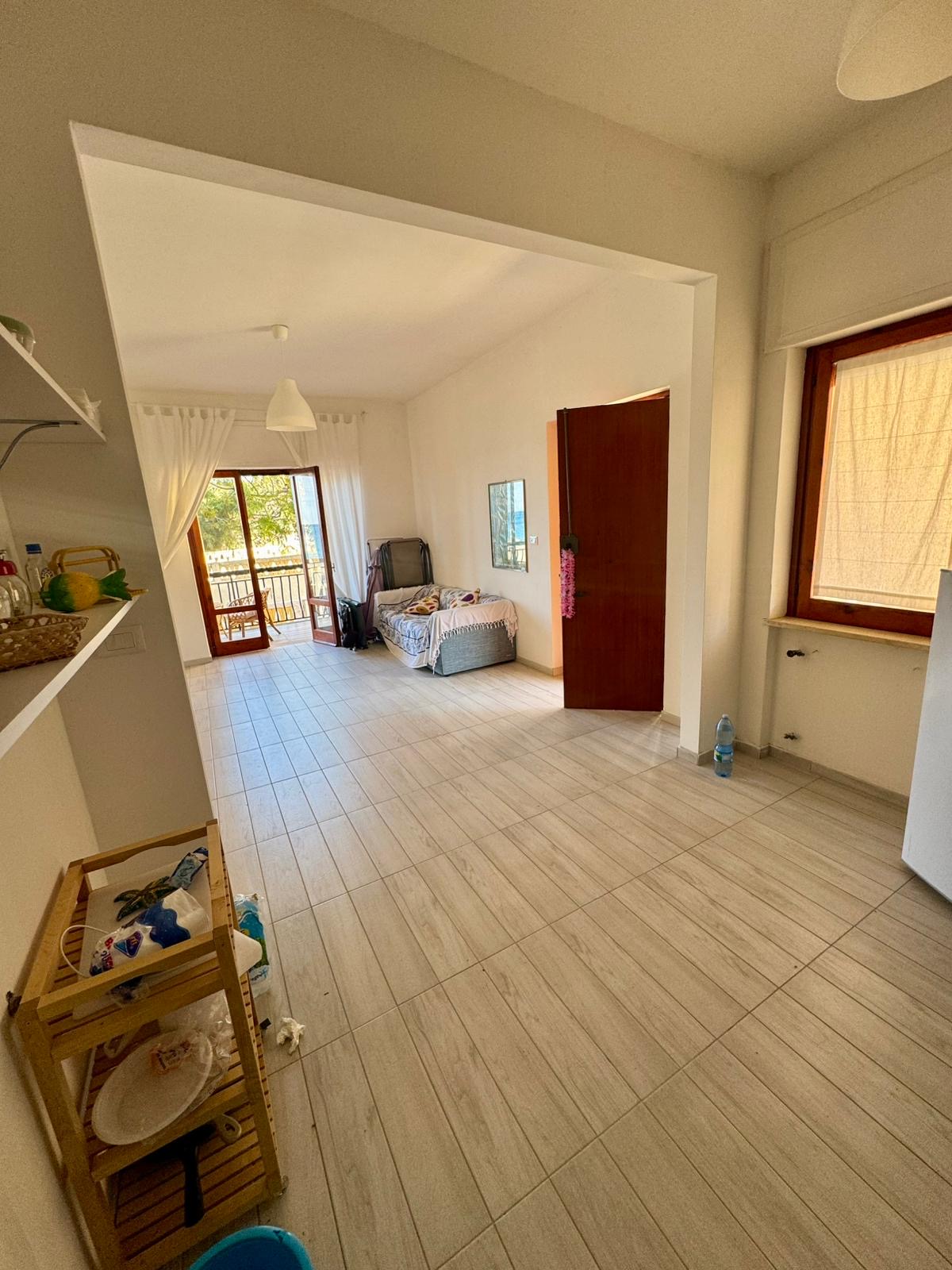 Apartment 125m² Guardia Piemontese - 50m Beach, Terrace, Potential 40m², Close to Terme Luigiane.