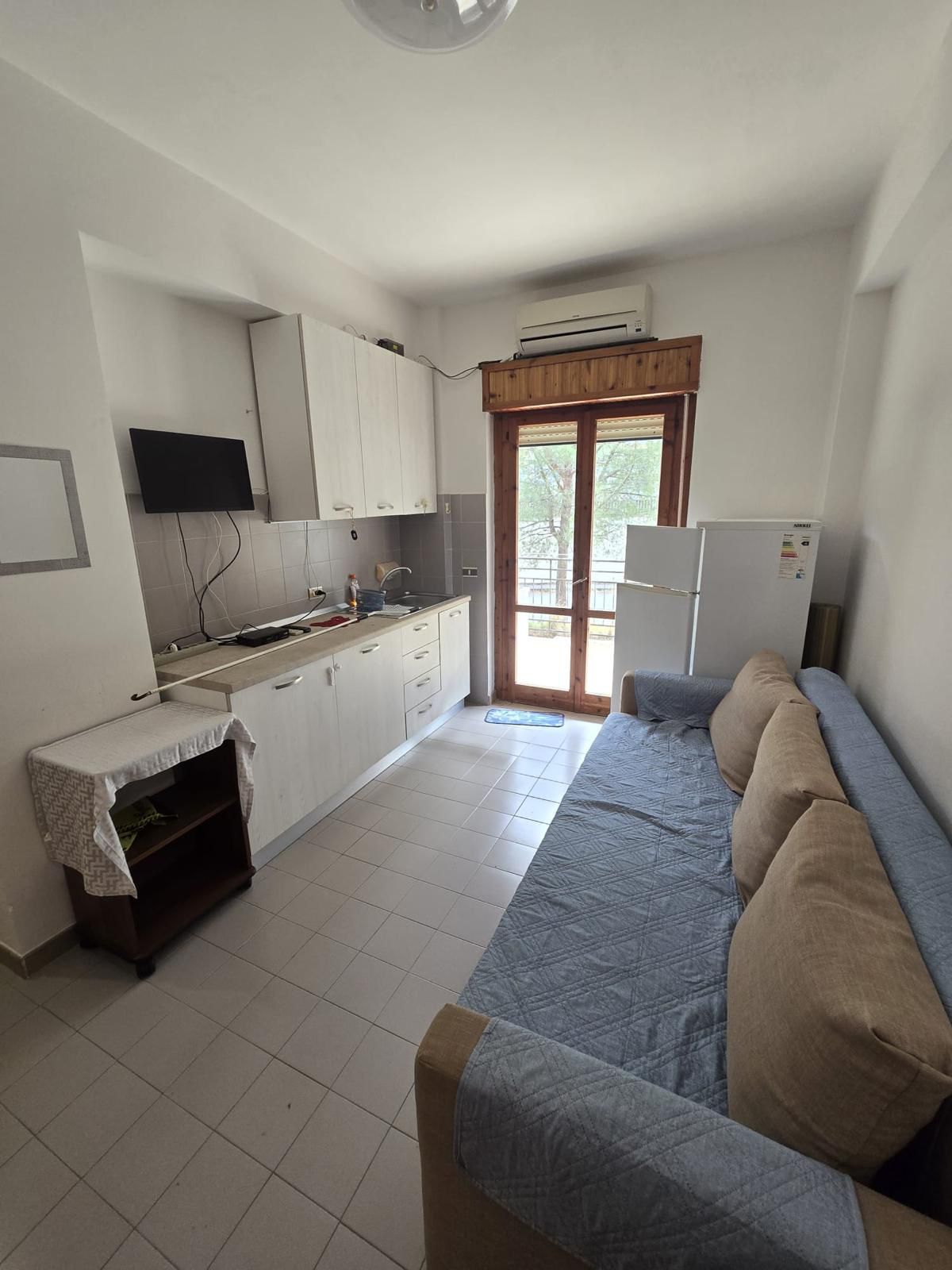 Scalea - cosy flat with balcony at a bargain price.