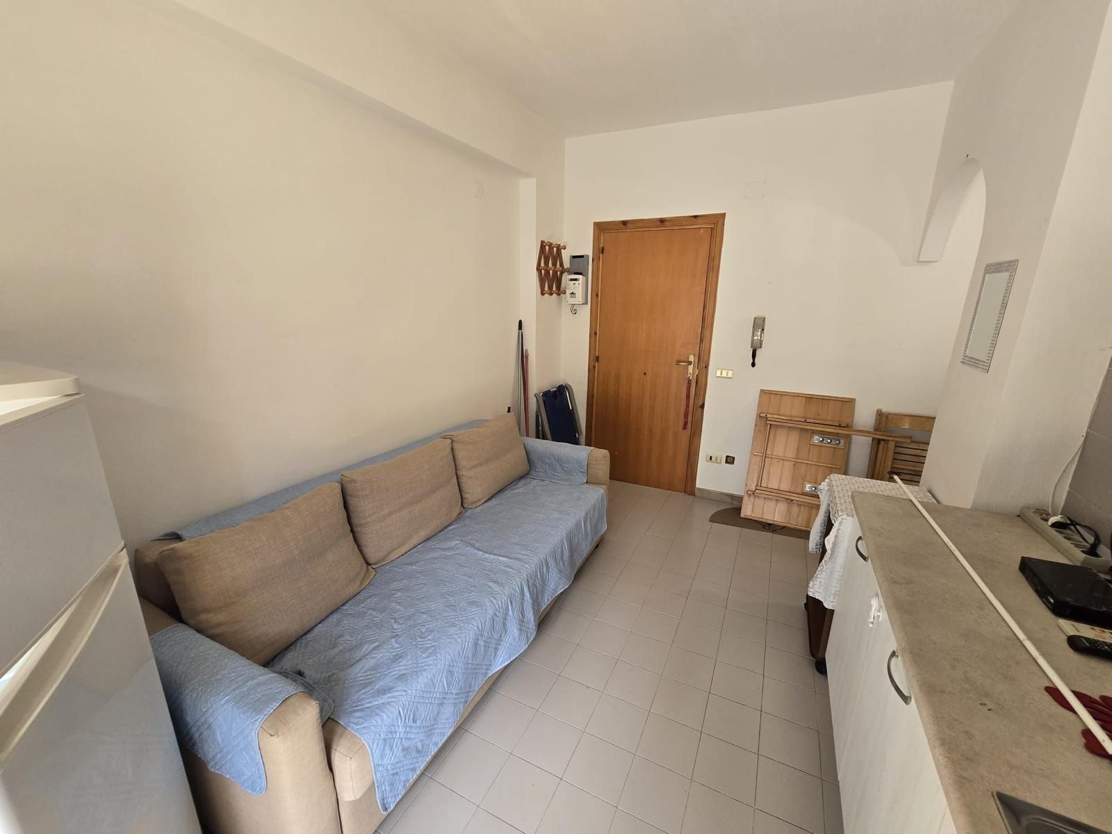 Scalea - cosy flat with balcony at a bargain price.