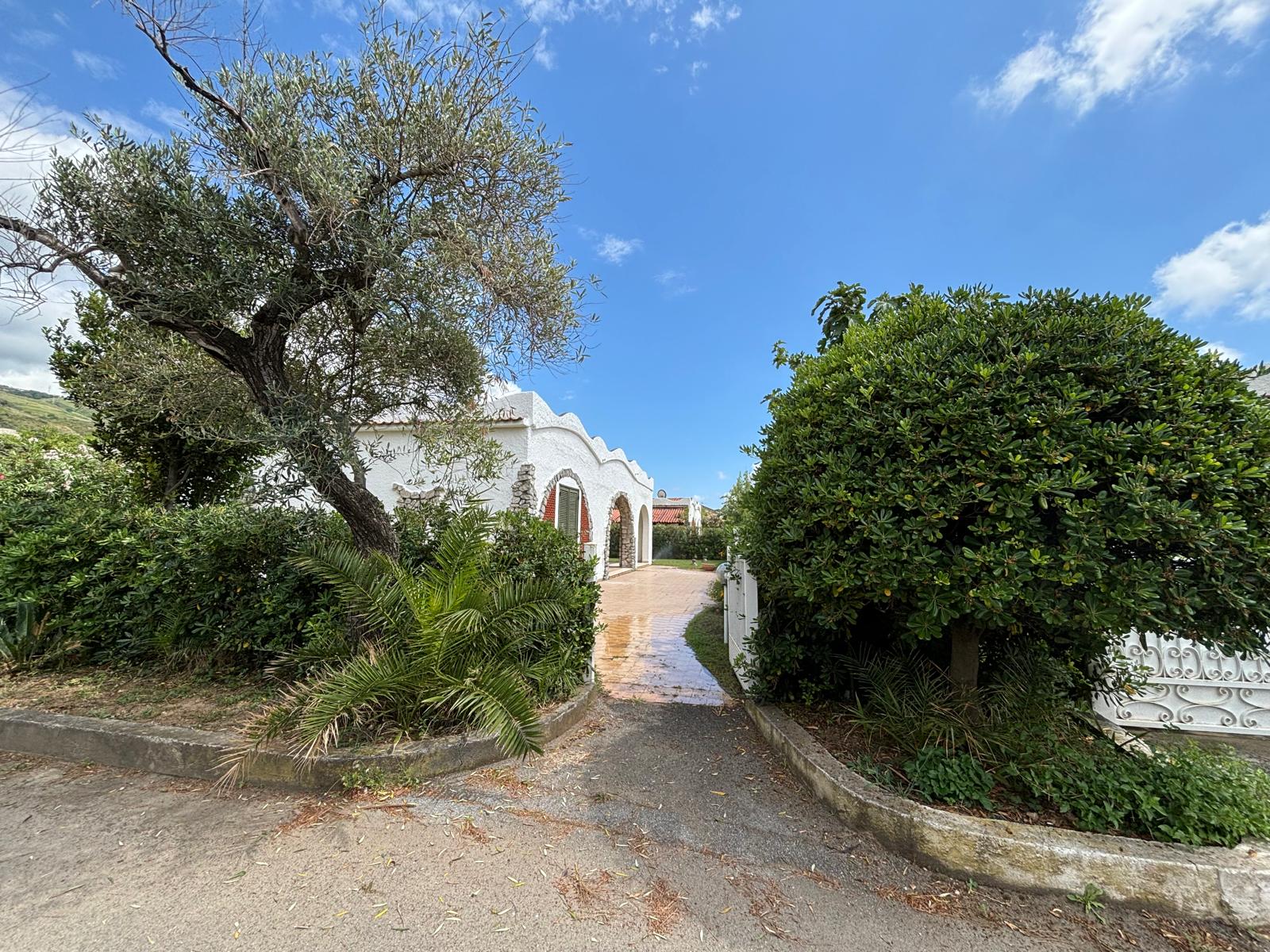 Exclusive property located by the sea in Sangineto.