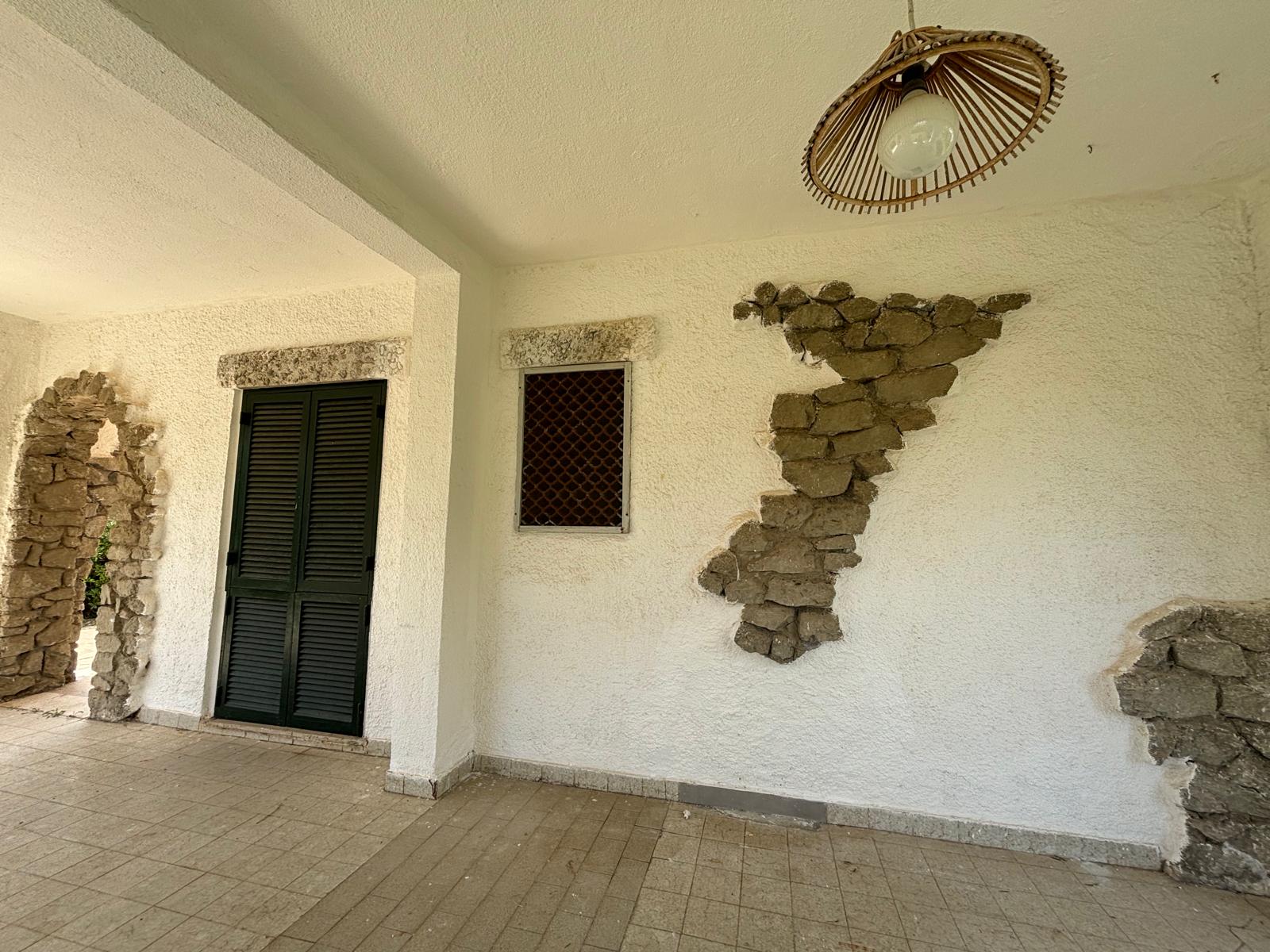 Exclusive property located by the sea in Sangineto.