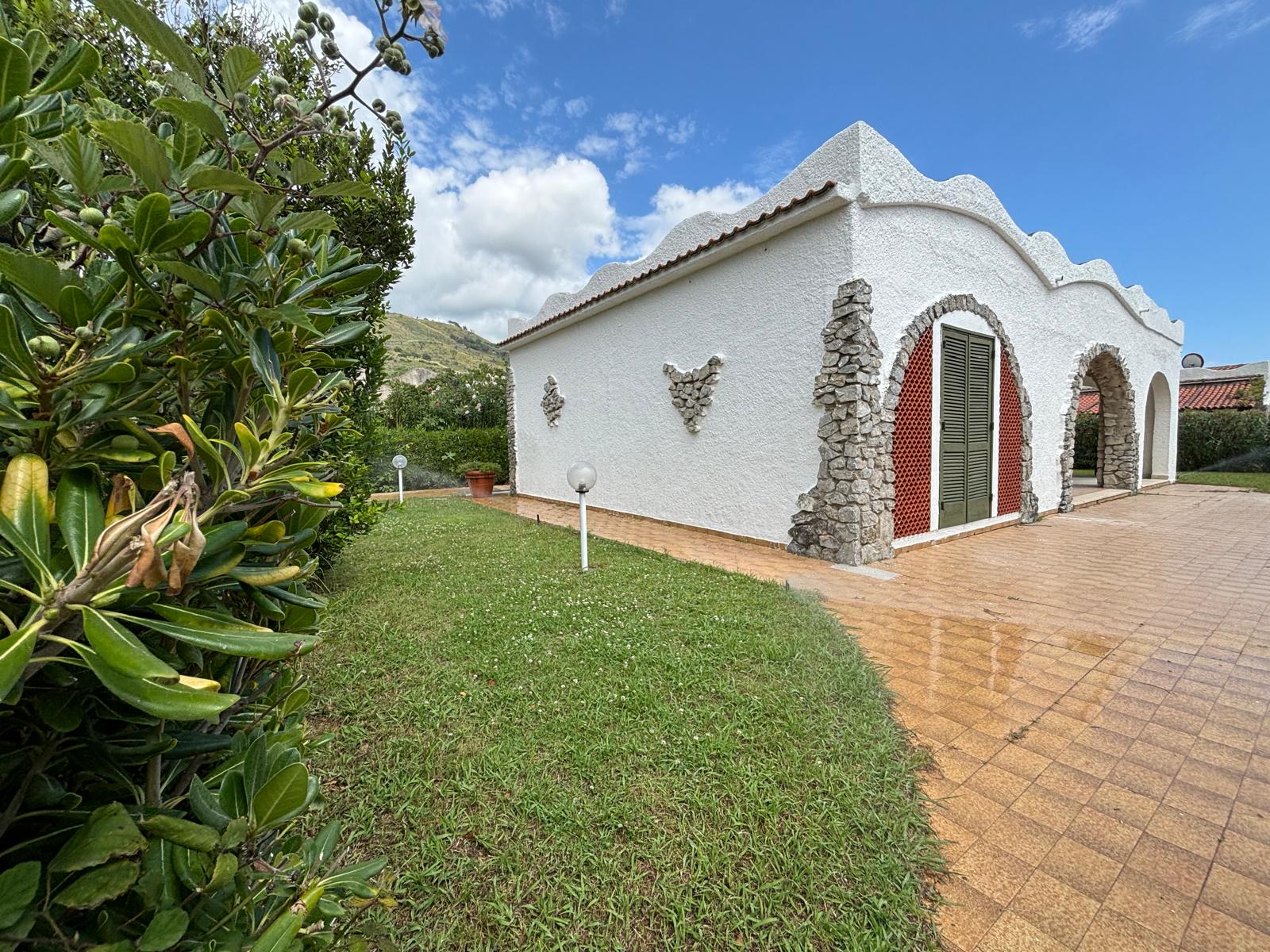 Exclusive property located by the sea in Sangineto.