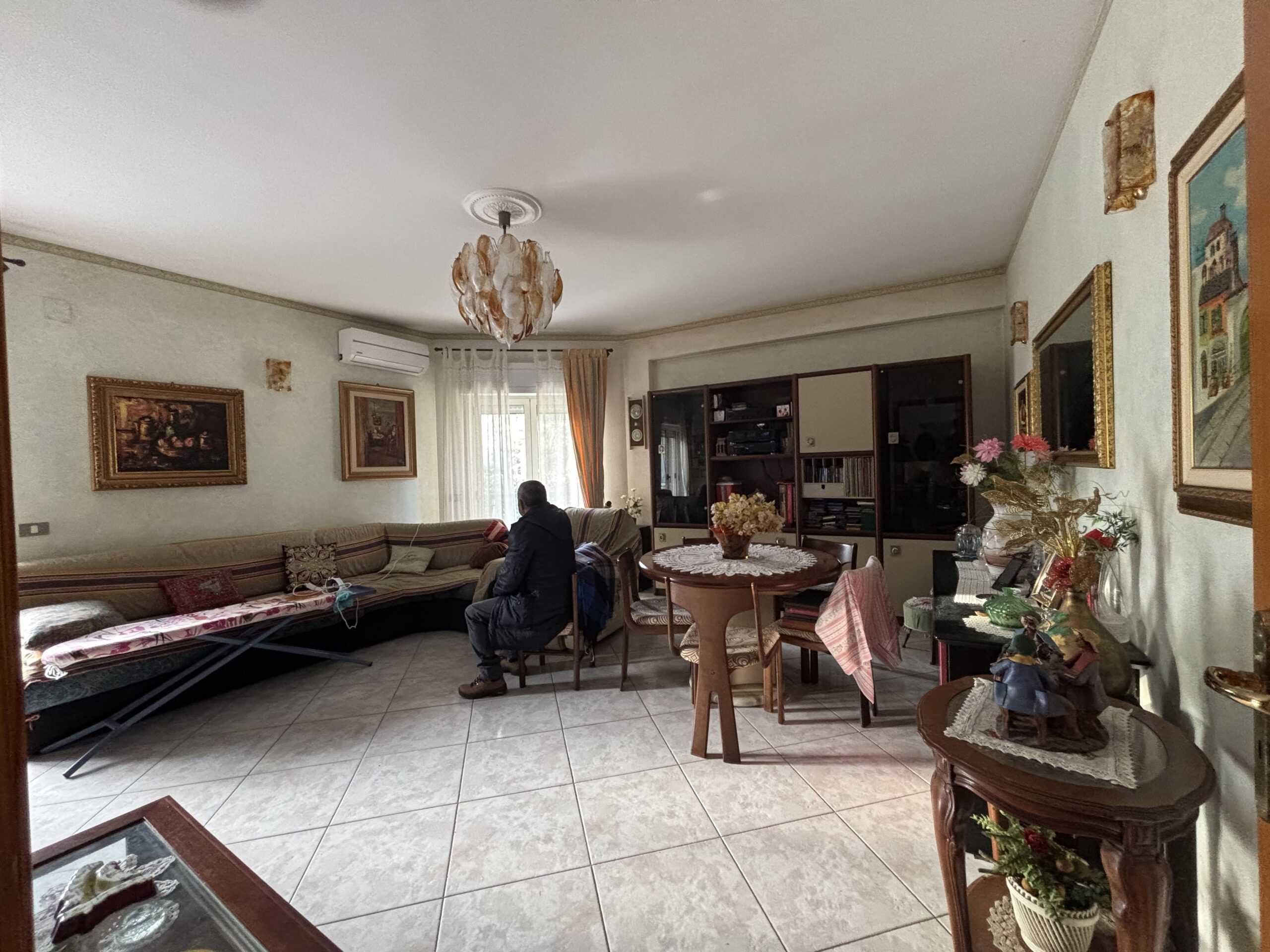 A flat with garden and garage on Parco Le Piramidi estate, Scalea.