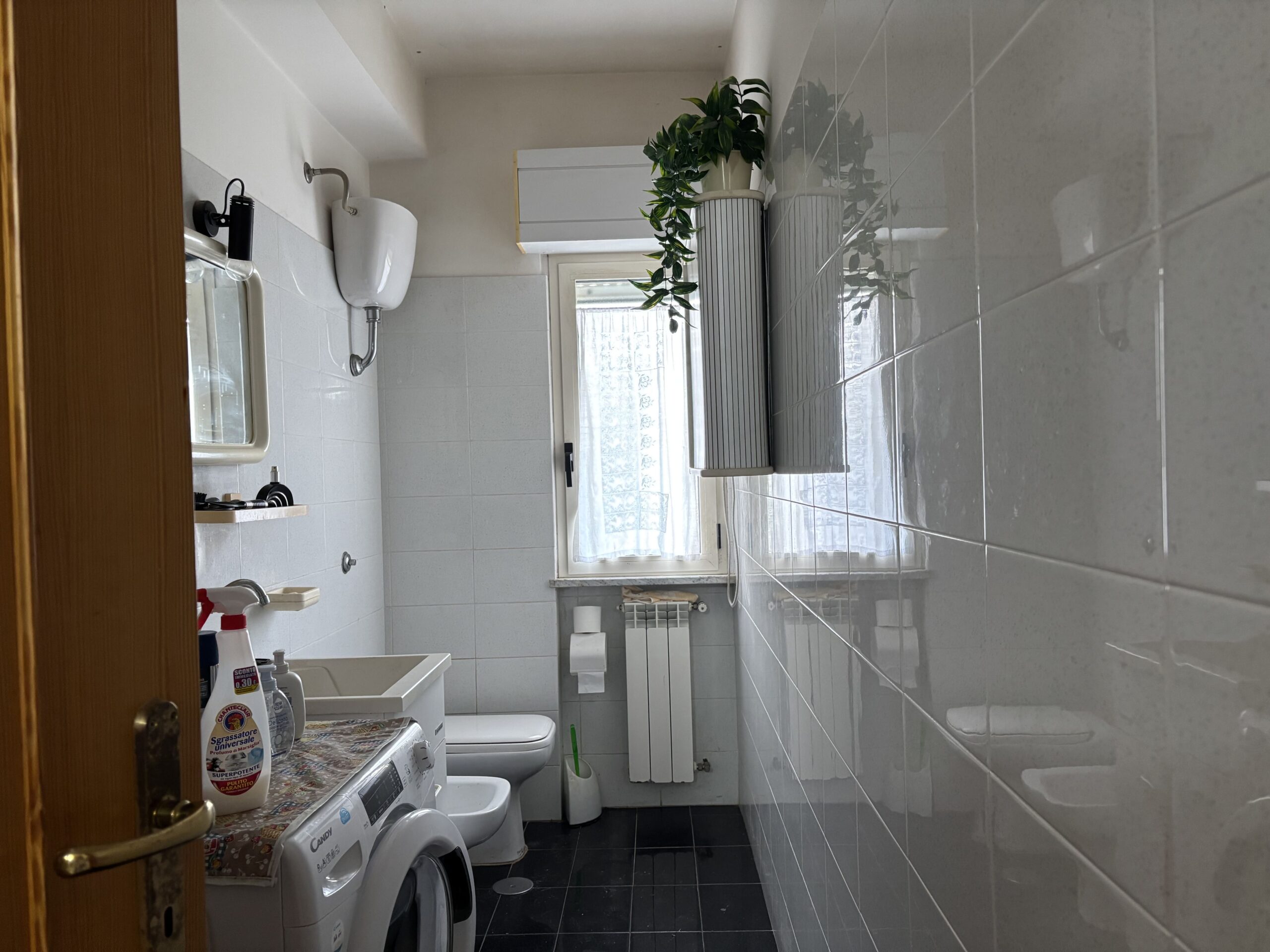 A flat with garden and garage on Parco Le Piramidi estate, Scalea.