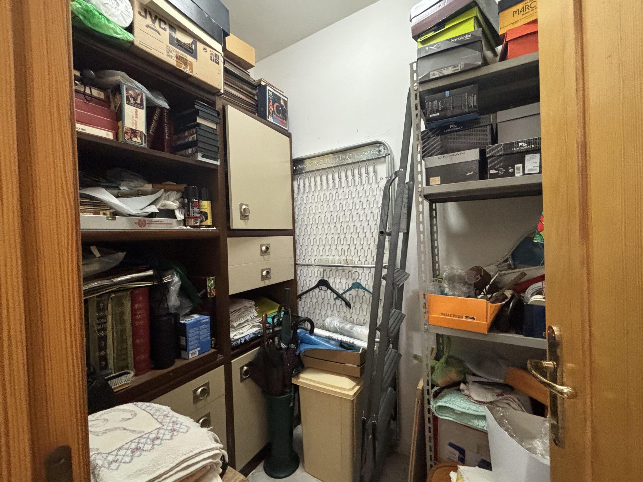 A flat with garden and garage on Parco Le Piramidi estate, Scalea.