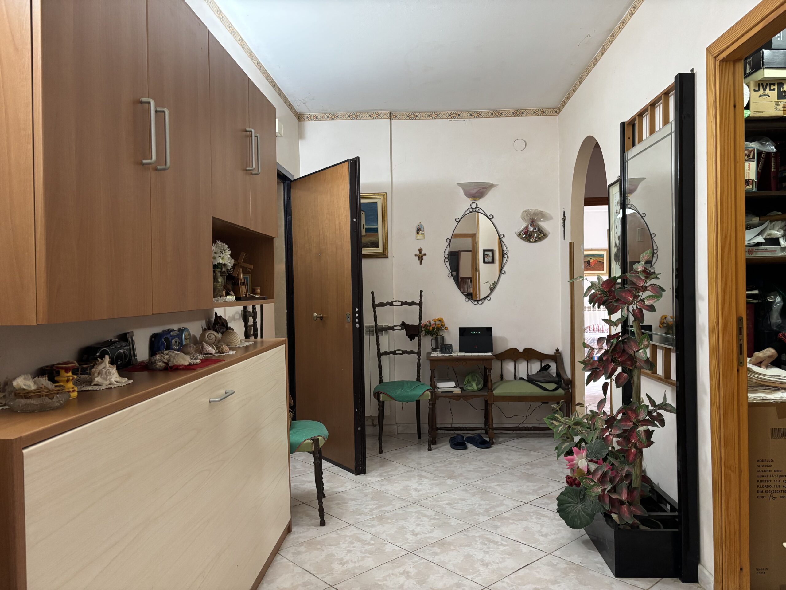 A flat with garden and garage on Parco Le Piramidi estate, Scalea.