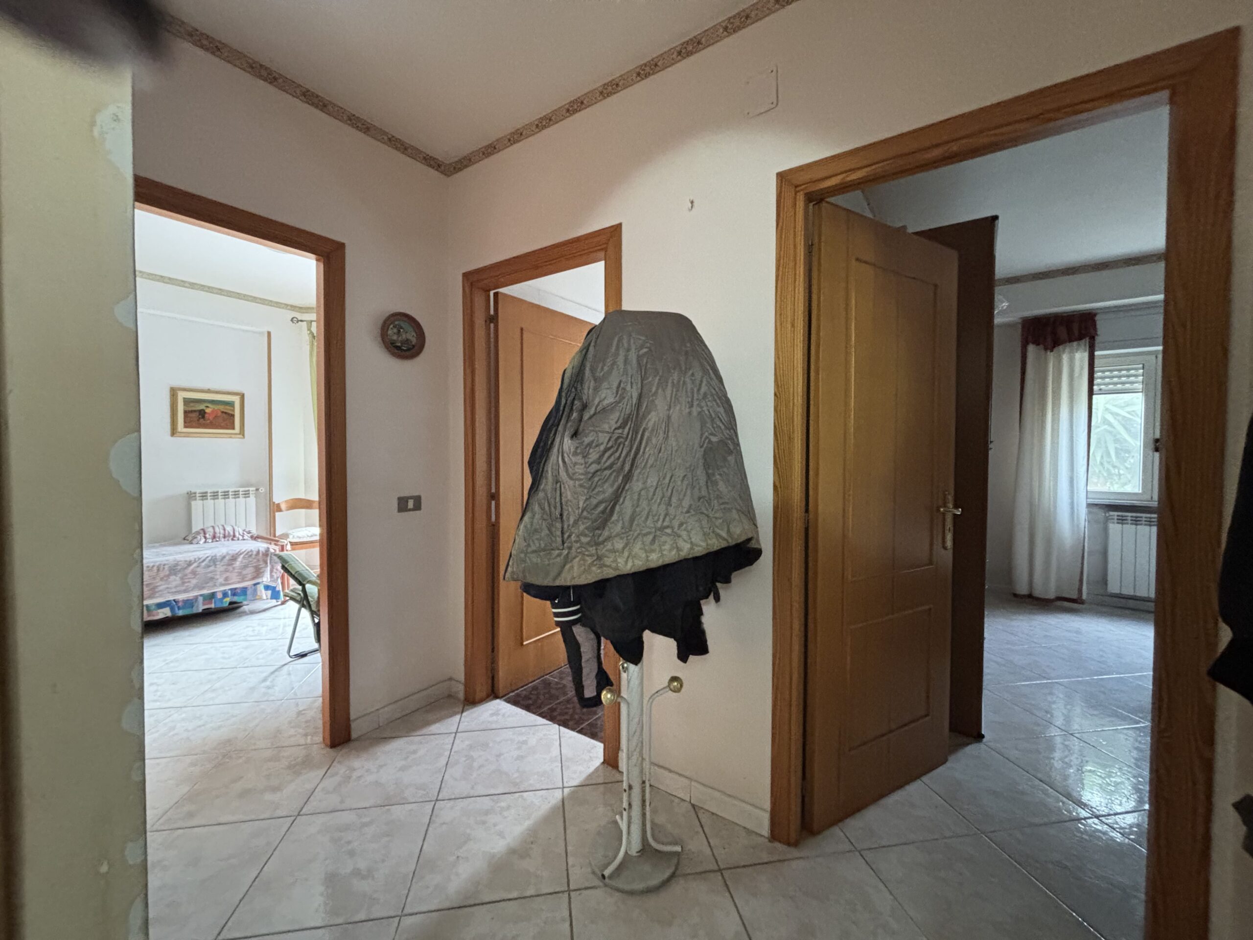 A flat with garden and garage on Parco Le Piramidi estate, Scalea.