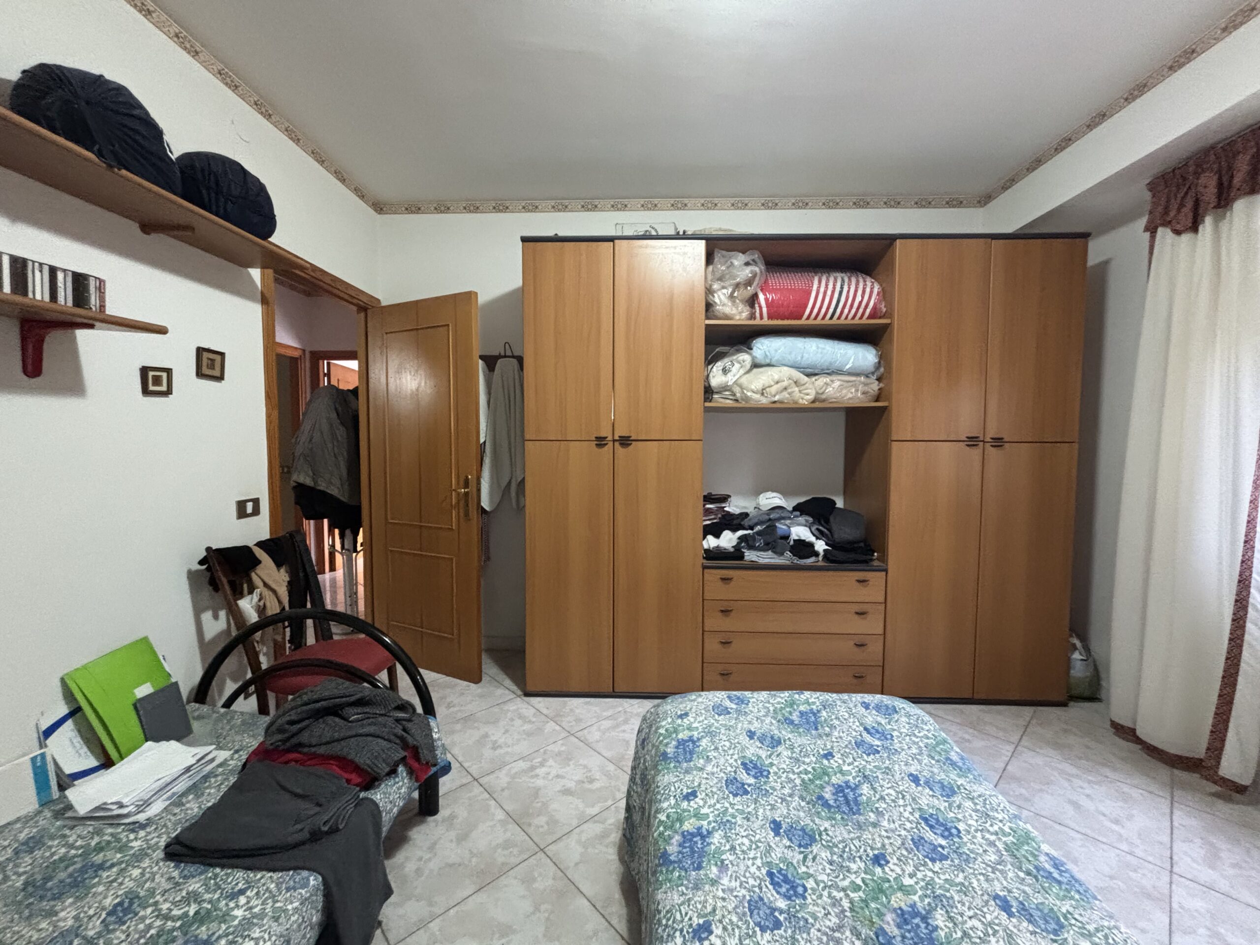 A flat with garden and garage on Parco Le Piramidi estate, Scalea.