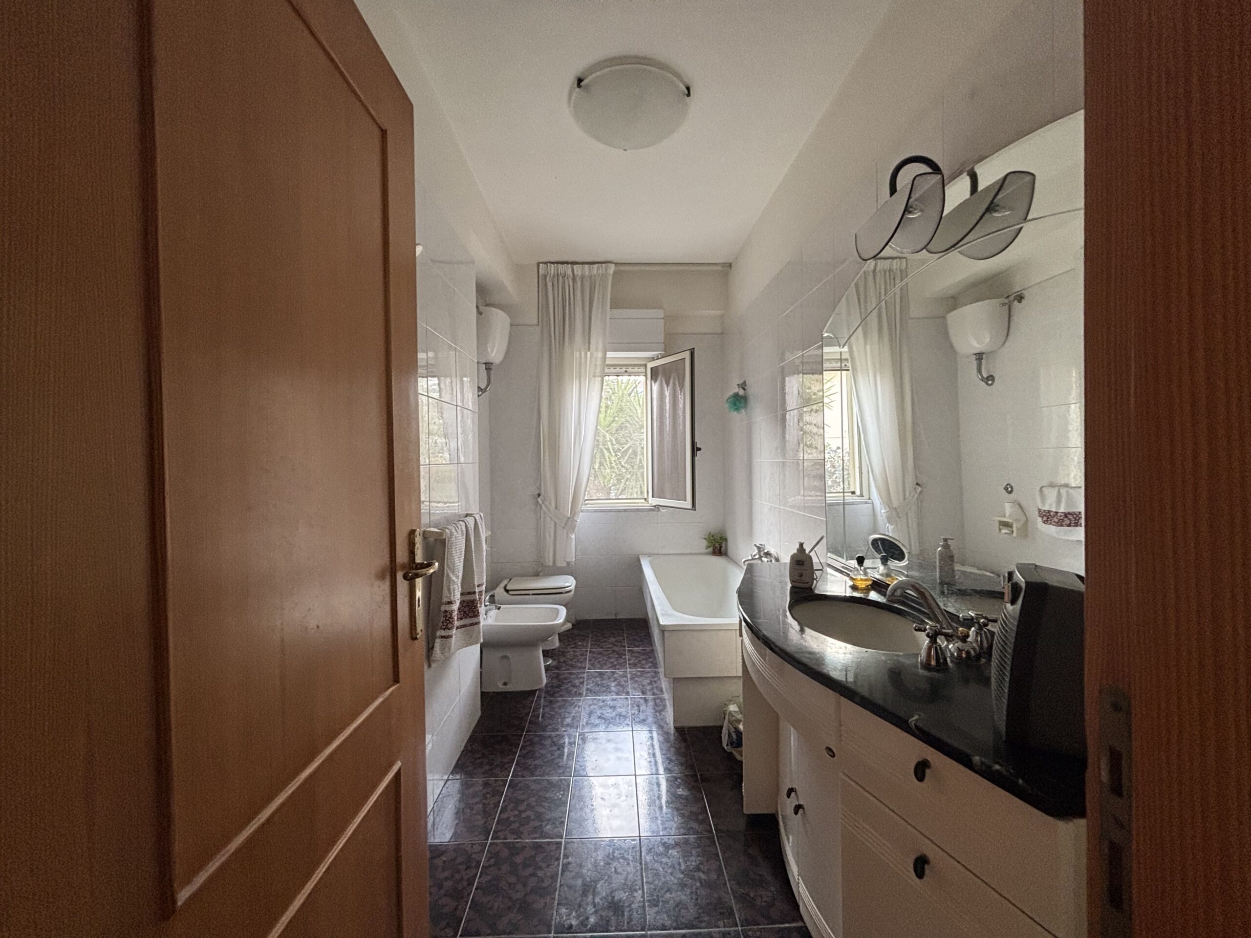 A flat with garden and garage on Parco Le Piramidi estate, Scalea.