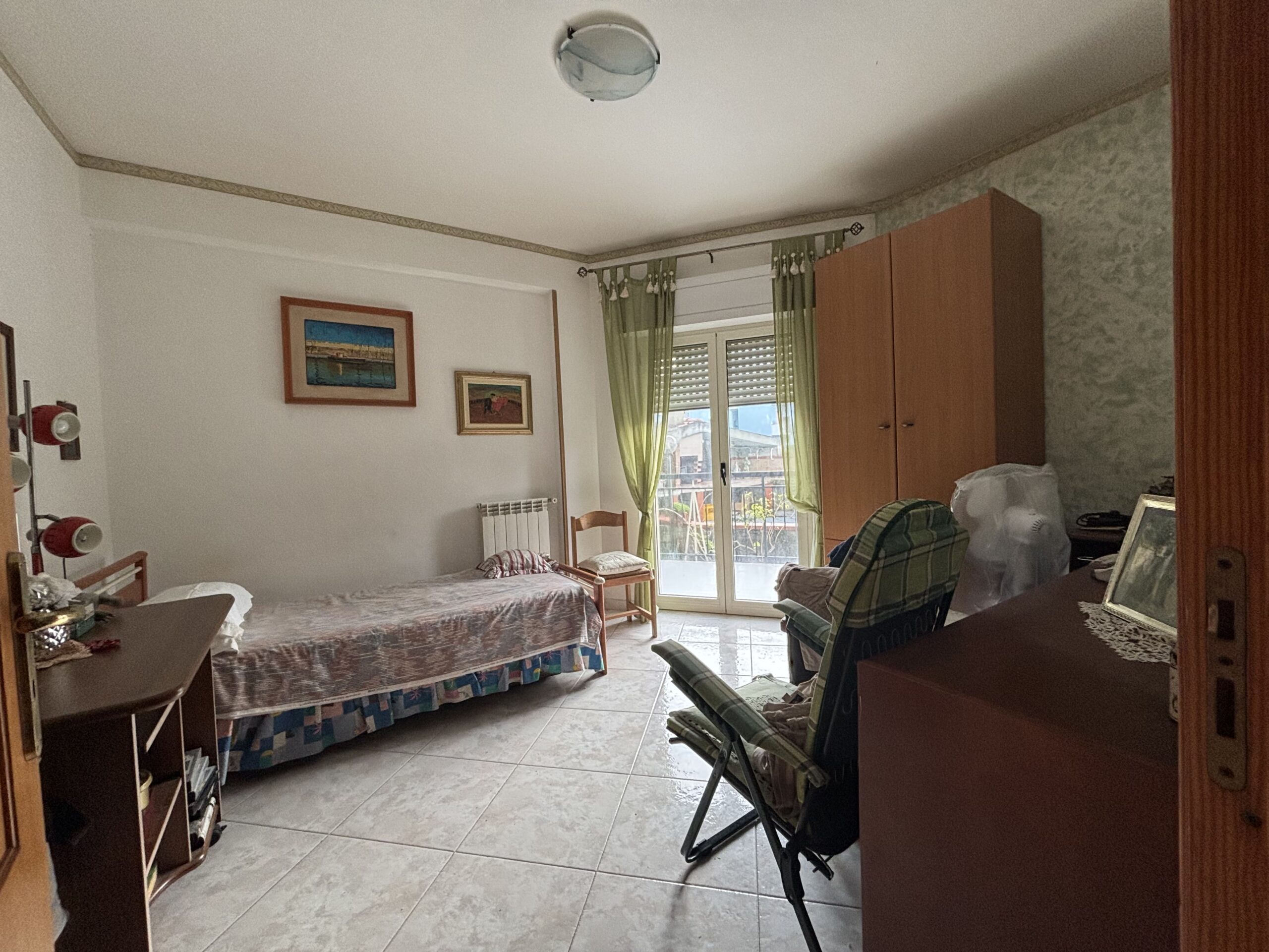 A flat with garden and garage on Parco Le Piramidi estate, Scalea.