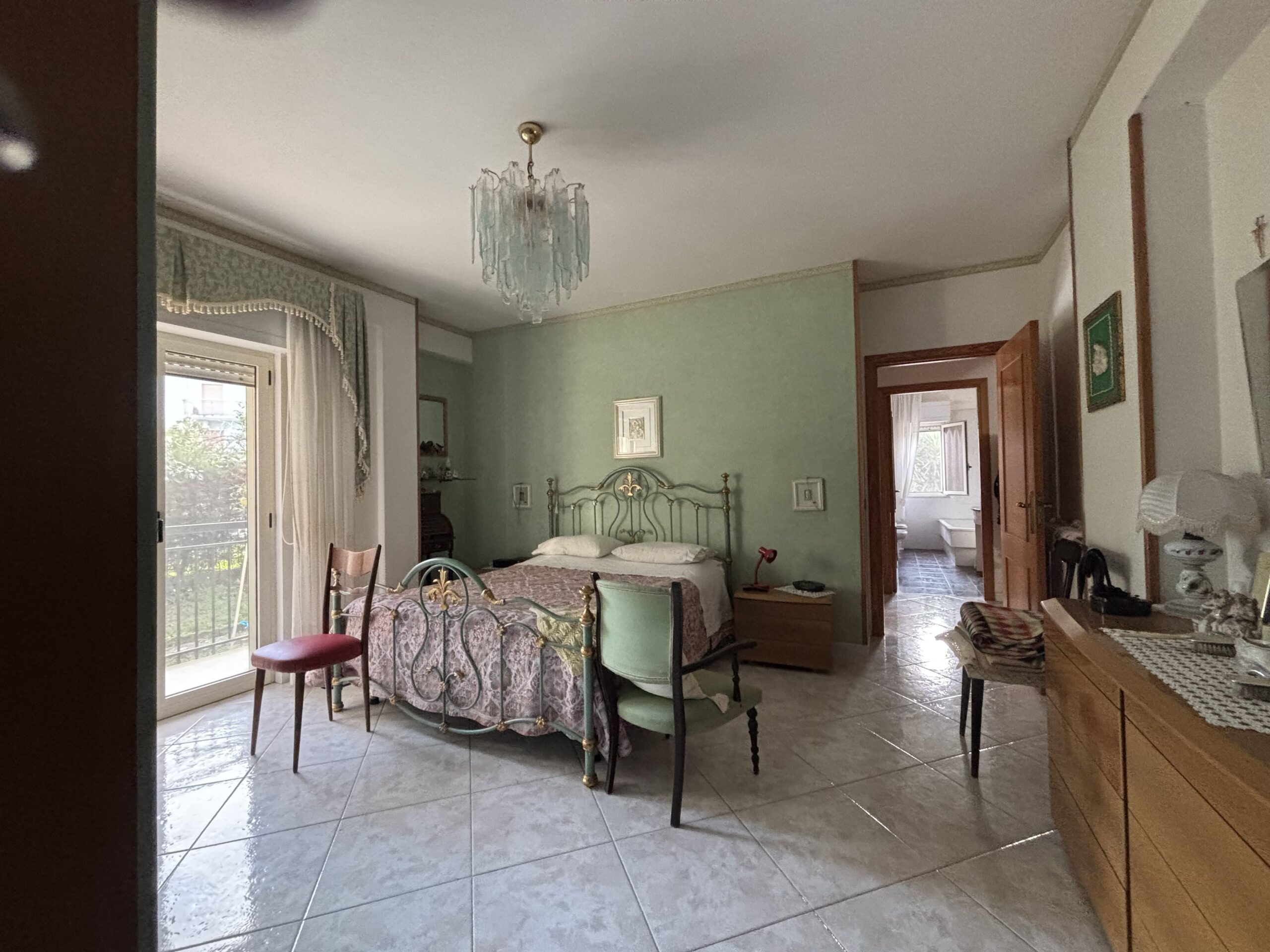 A flat with garden and garage on Parco Le Piramidi estate, Scalea.