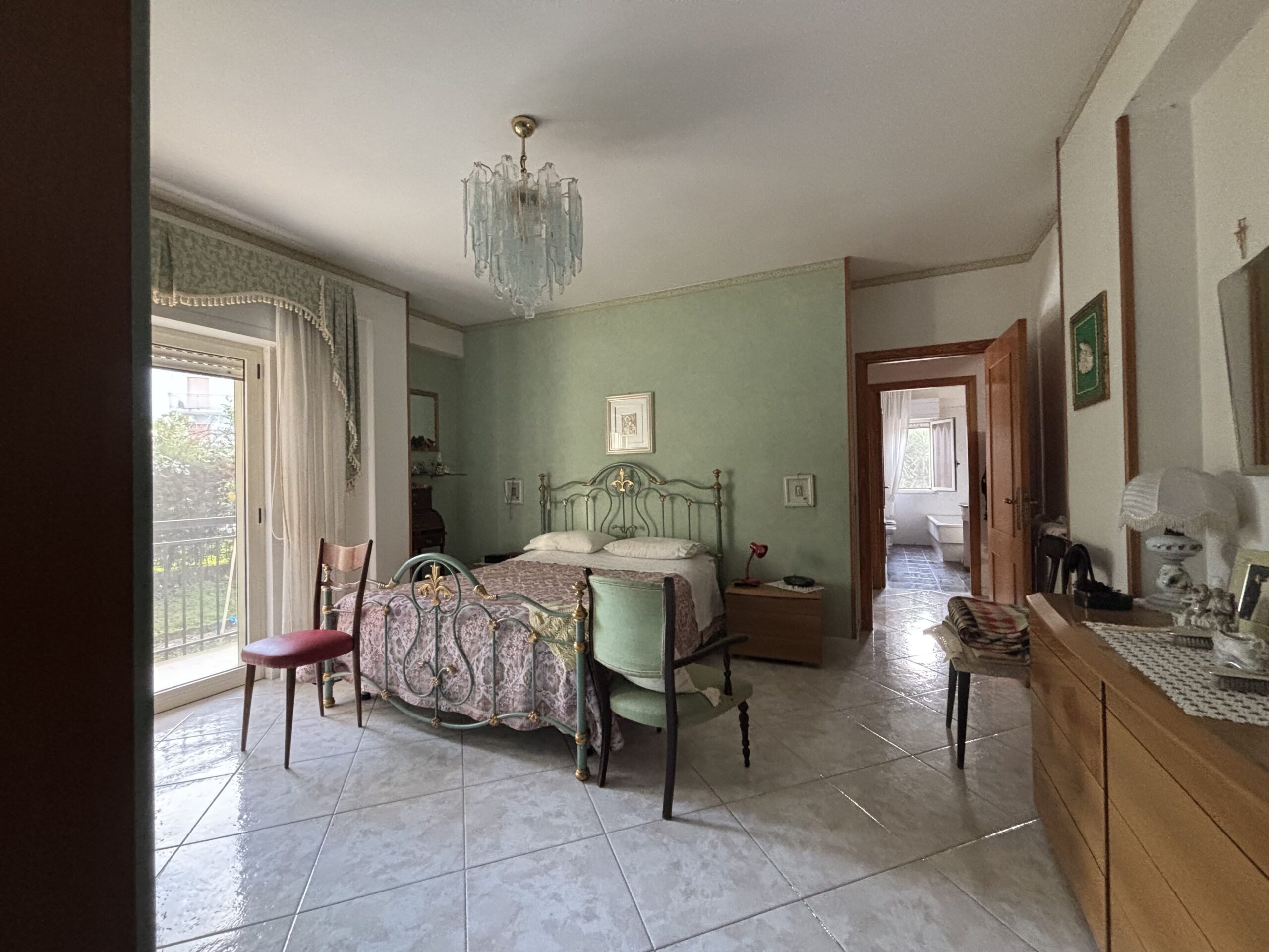 A flat with garden and garage on Parco Le Piramidi estate, Scalea.