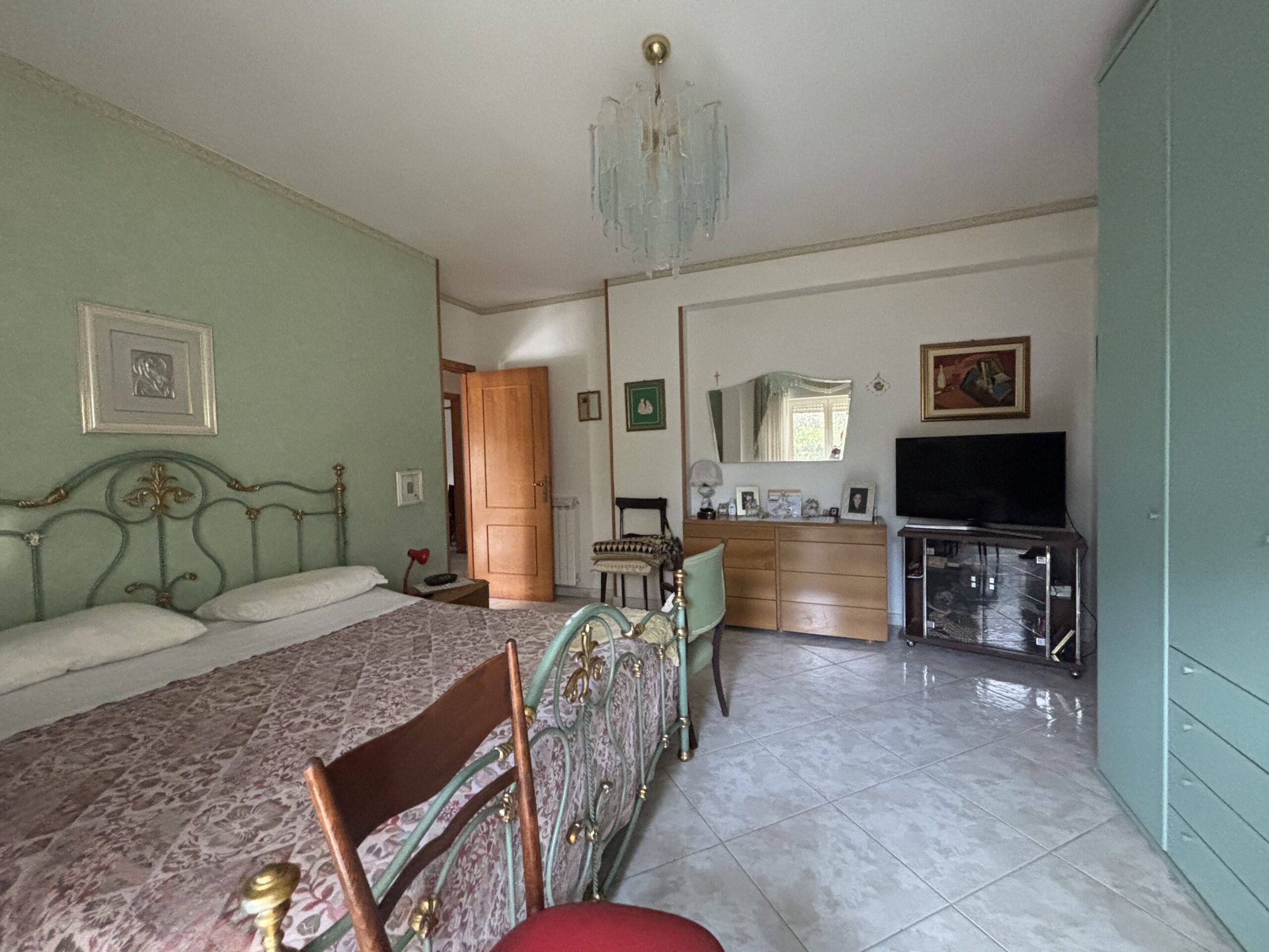 A flat with garden and garage on Parco Le Piramidi estate, Scalea.