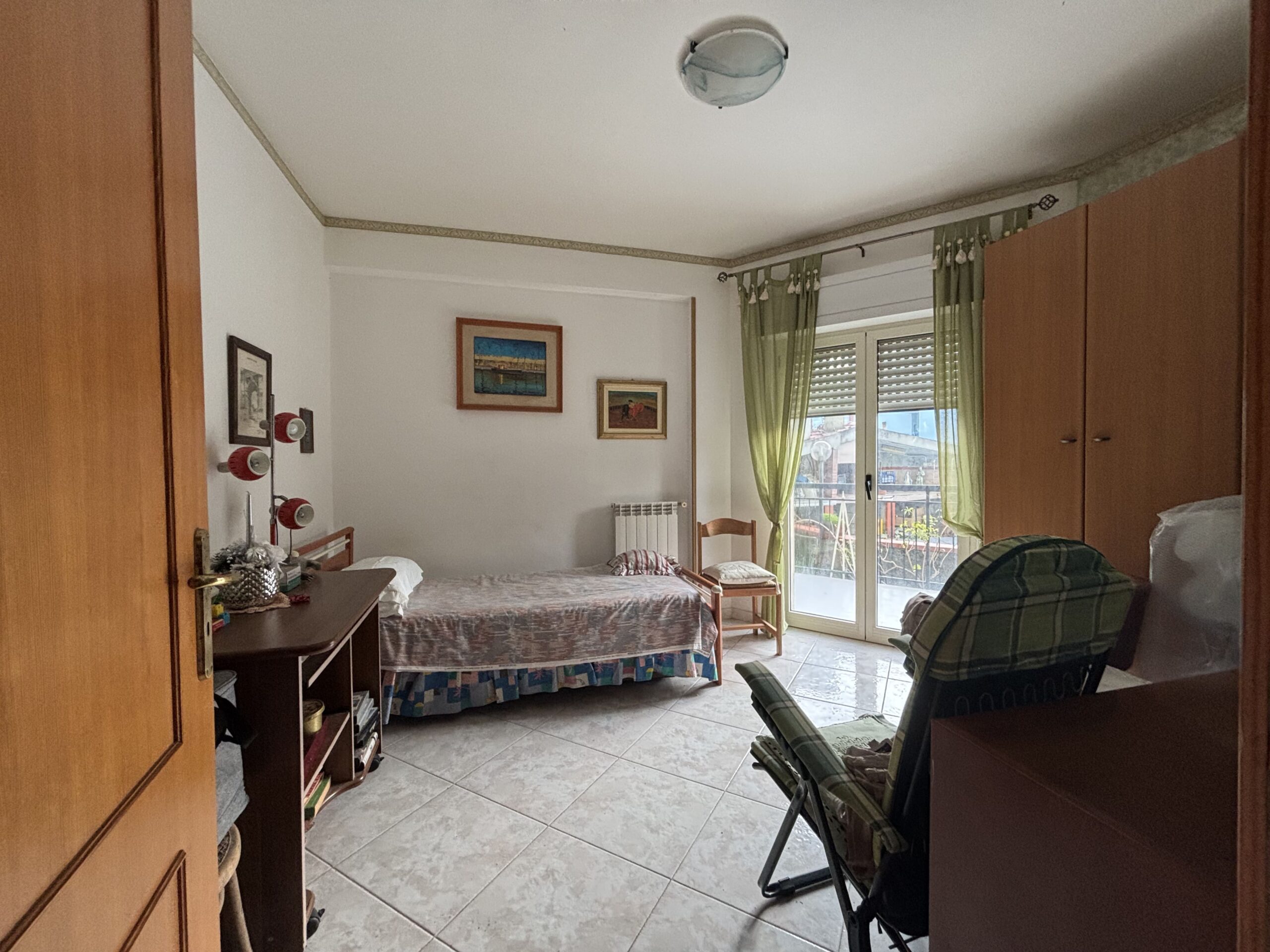 A flat with garden and garage on Parco Le Piramidi estate, Scalea.