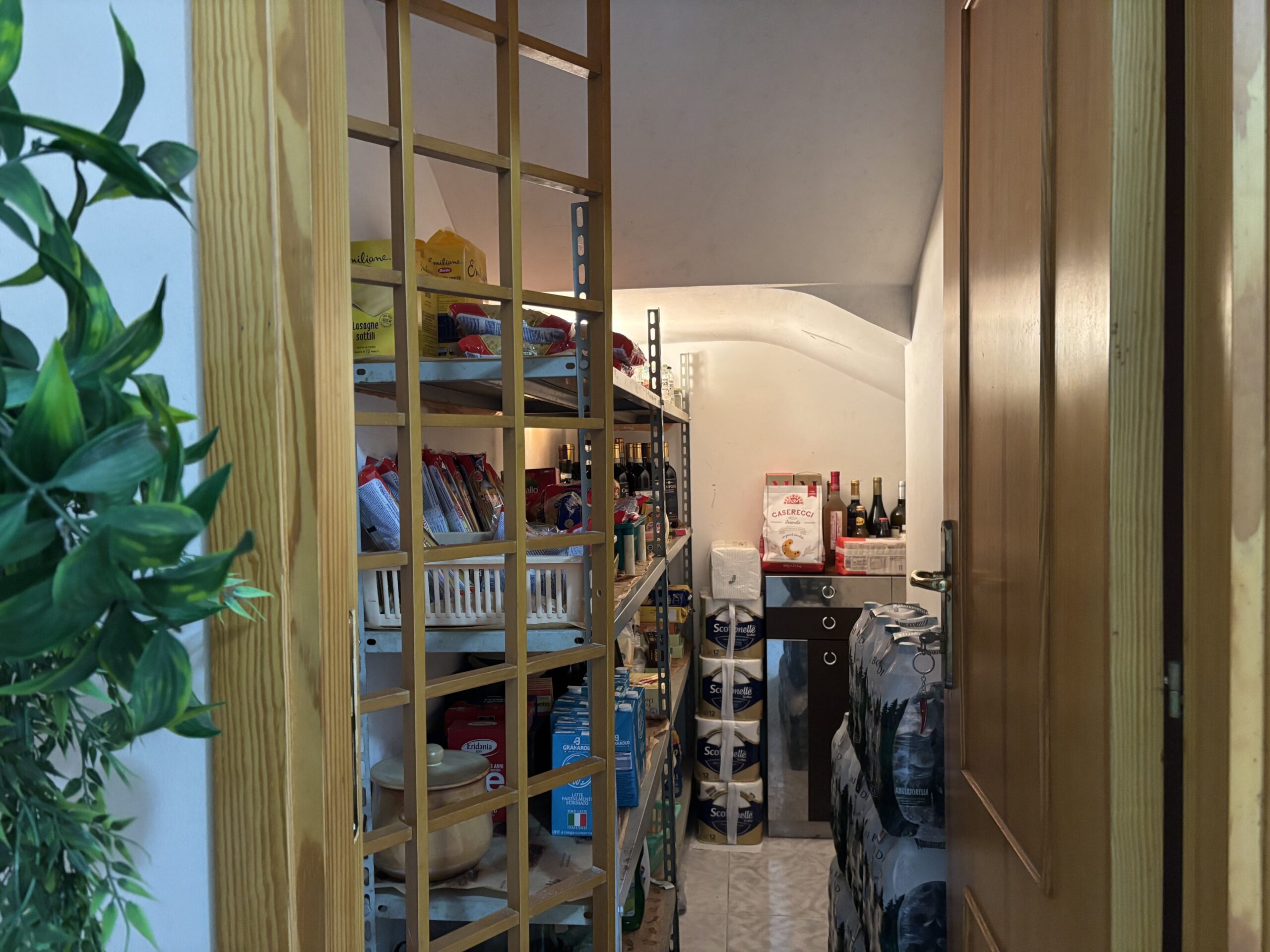 A flat with garden and garage on Parco Le Piramidi estate, Scalea.