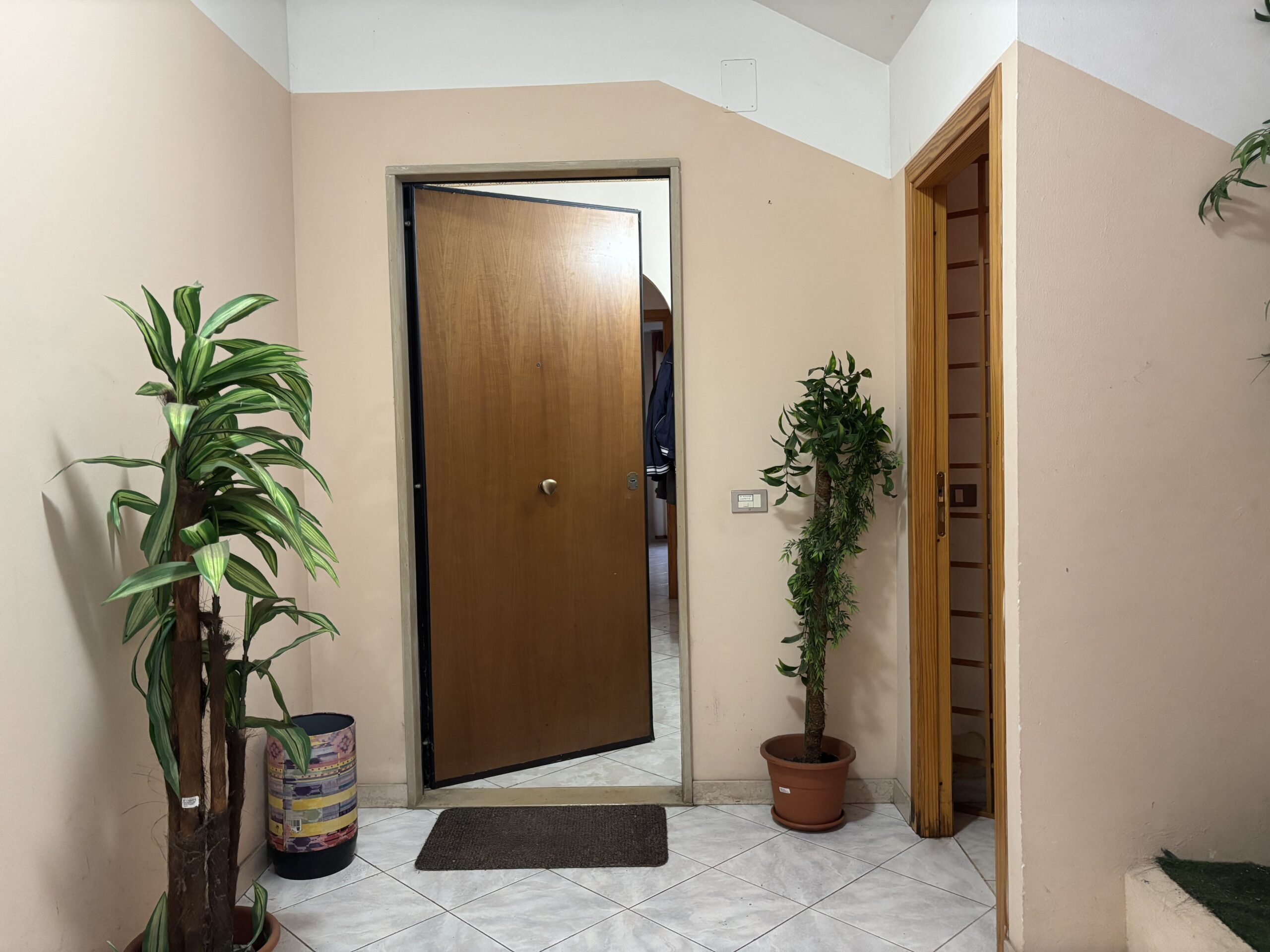 A flat with garden and garage on Parco Le Piramidi estate, Scalea.