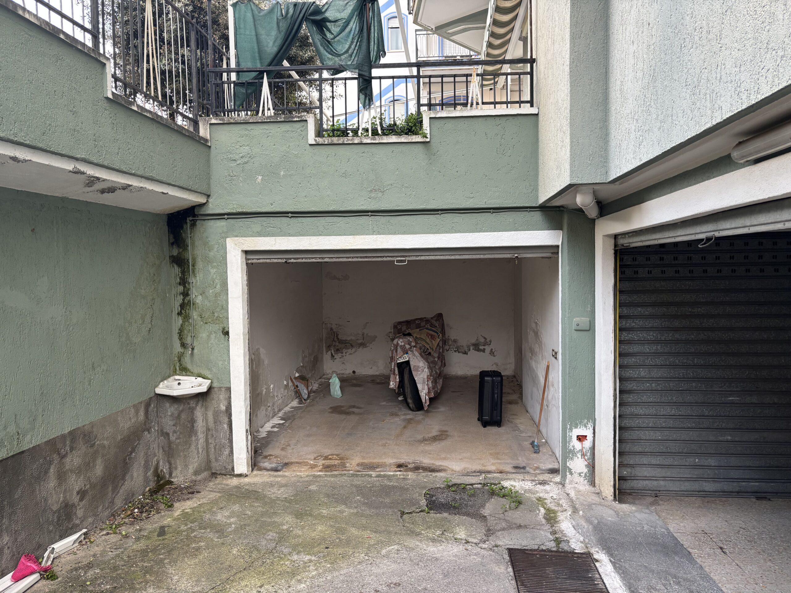 A flat with garden and garage on Parco Le Piramidi estate, Scalea.