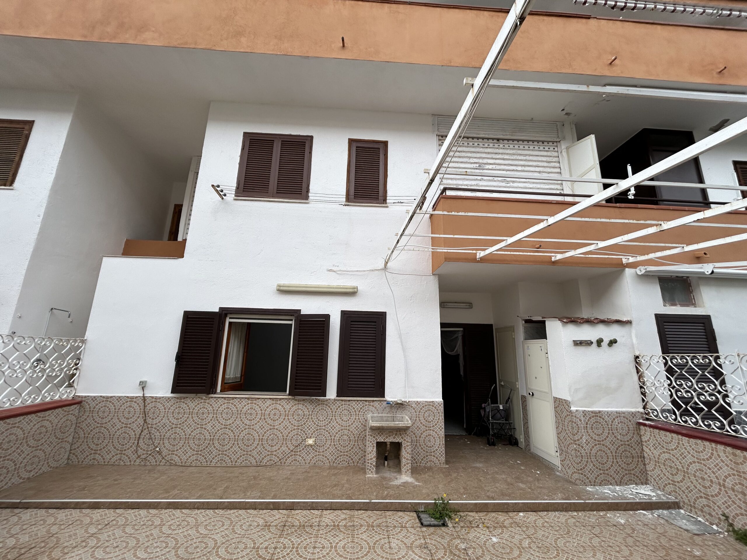 A flat with terrace on the gated Parco Punta Felice estate in Scalea.